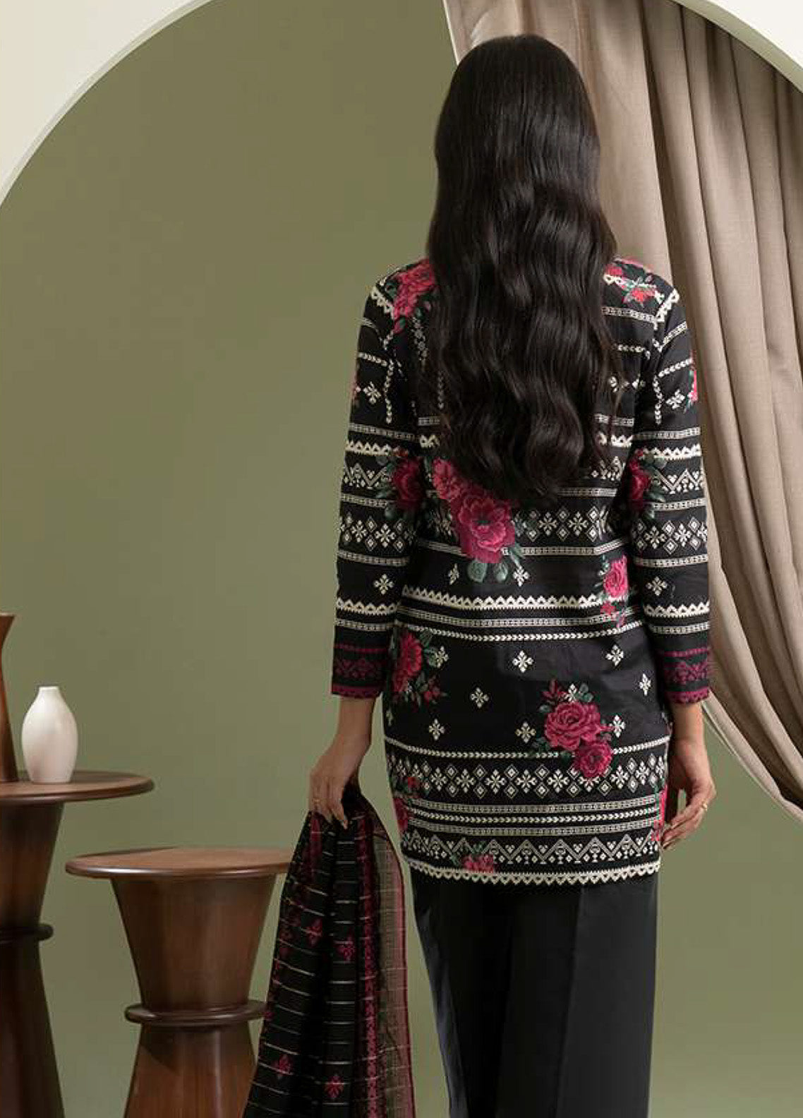 Zellbury Printed Lawn 3 Piece Unstitched Suit WUS25X30583 Zellbury Printed Lawn 3 Piece Unstitched Suit WUS25X30583