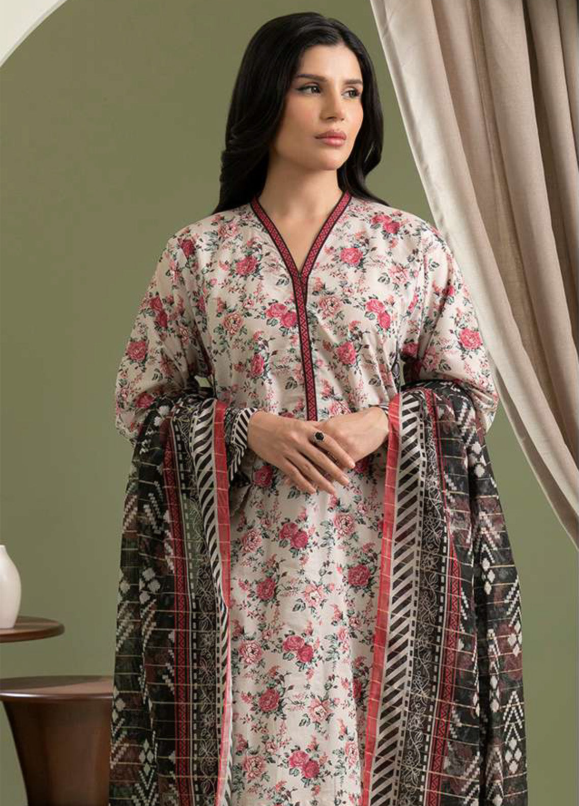 Zellbury Printed Lawn 3 Piece Unstitched Suit WUS25X30665 Zellbury Printed Lawn 3 Piece Unstitched Suit WUS25X30665