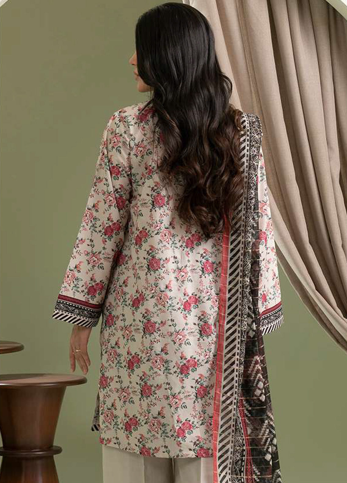 Zellbury Printed Lawn 3 Piece Unstitched Suit WUS25X30665 Zellbury Printed Lawn 3 Piece Unstitched Suit WUS25X30665