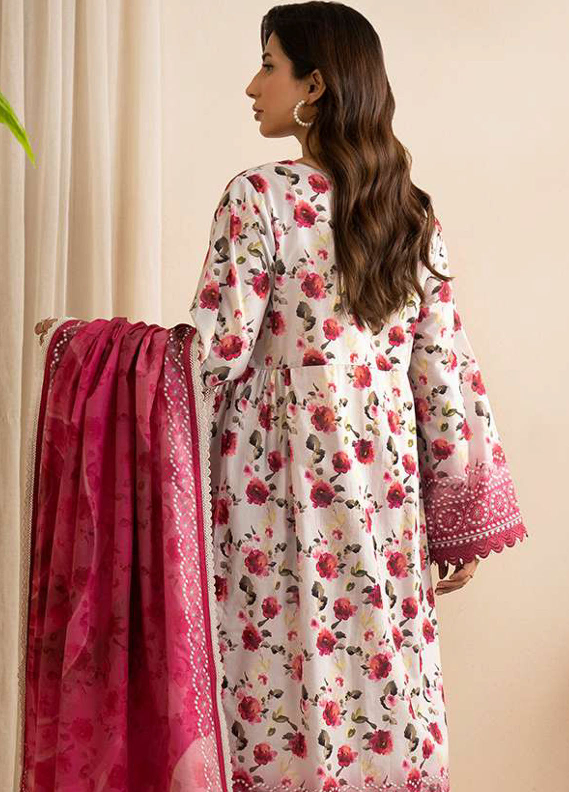 Zellbury Printed Lawn 3 Piece Unstitched Suit WUS25X30668 Zellbury Printed Lawn 3 Piece Unstitched Suit WUS25X30668
