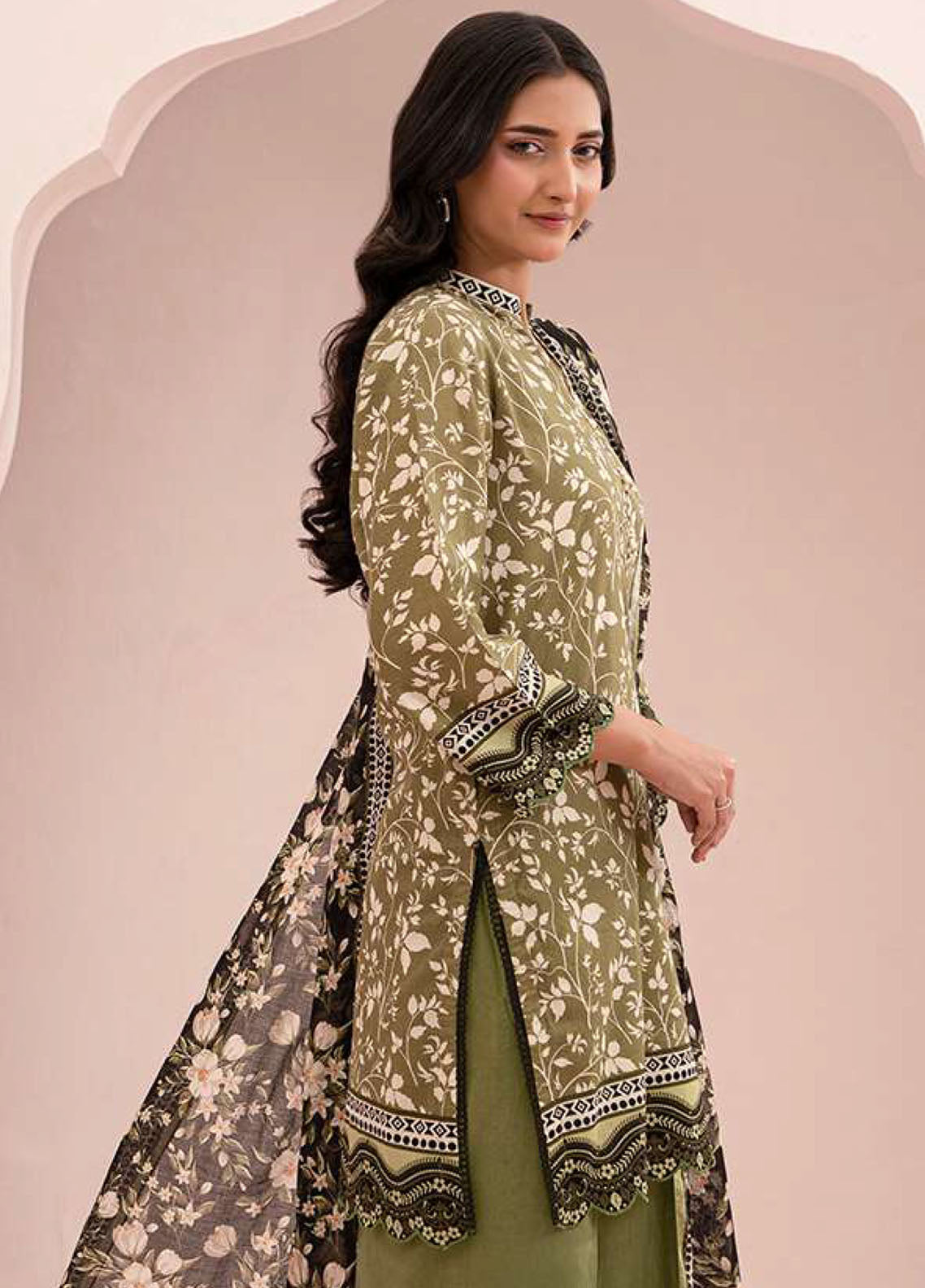 Zellbury Printed Lawn 3 Piece Unstitched Suit WUS25X30718 Zellbury Printed Lawn 3 Piece Unstitched Suit WUS25X30718