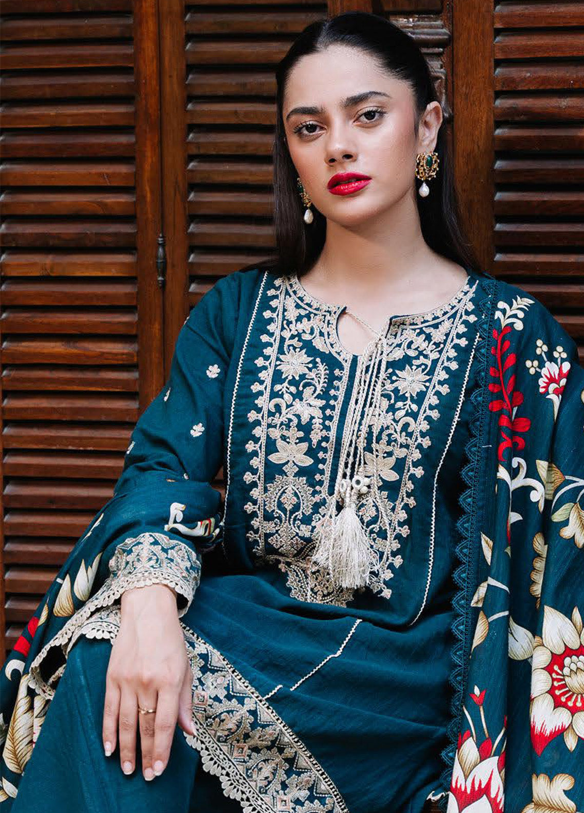 Zellbury Signature Embroidered Khaddar 3 Piece Unstitched Suit WUW24E30241 Zellbury Signature Embroidered Khaddar 3 Piece Unstitched Suit WUW24E30241