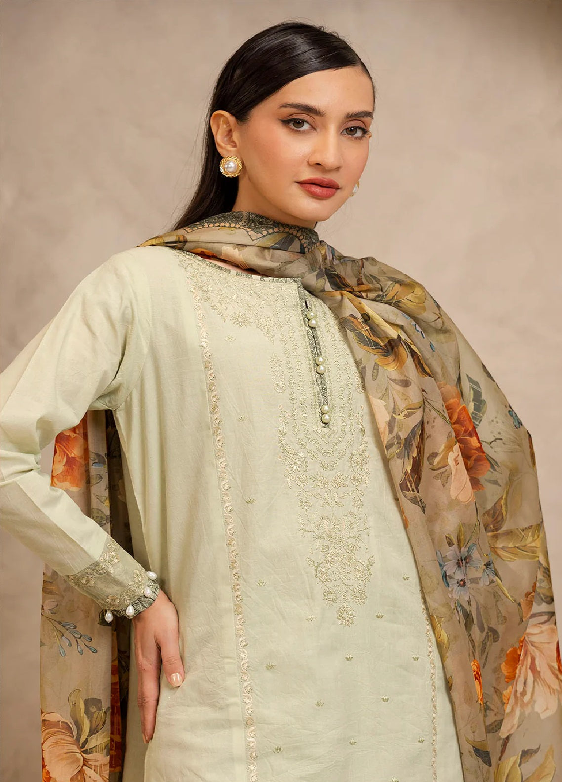 Zellbury Signature Embroidered Lawn 3 Piece Unstitched Suit WUS25E30077 Zellbury Signature Embroidered Lawn 3 Piece Unstitched Suit WUS25E30077