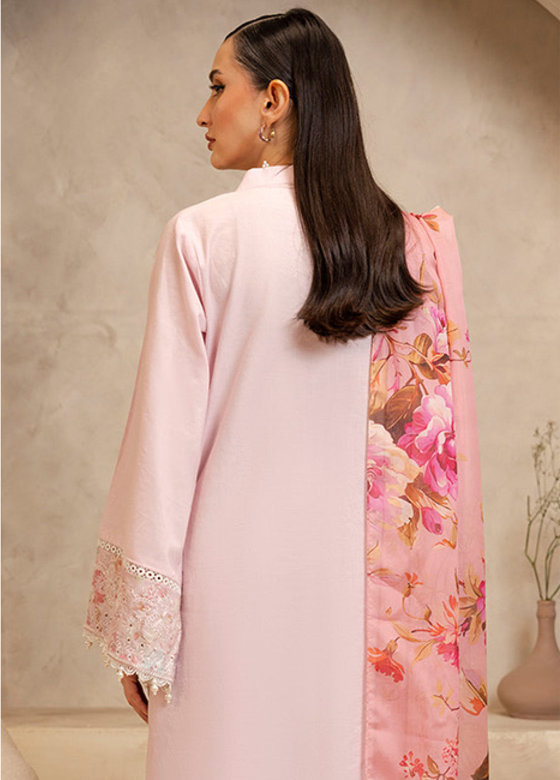Zellbury Signature Embroidered Lawn 3 Piece Unstitched Suit WUS25E30079 Zellbury Signature Embroidered Lawn 3 Piece Unstitched Suit WUS25E30079