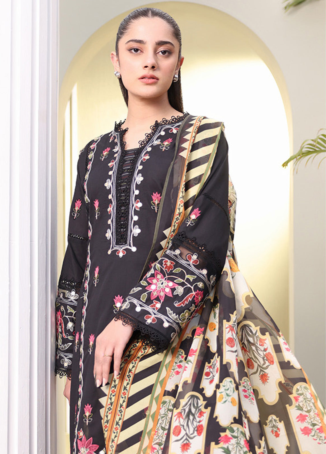 Zellbury Signature Embroidered Lawn 3 Piece Unstitched Suit WUS25E30148 Zellbury Signature Embroidered Lawn 3 Piece Unstitched Suit WUS25E30148
