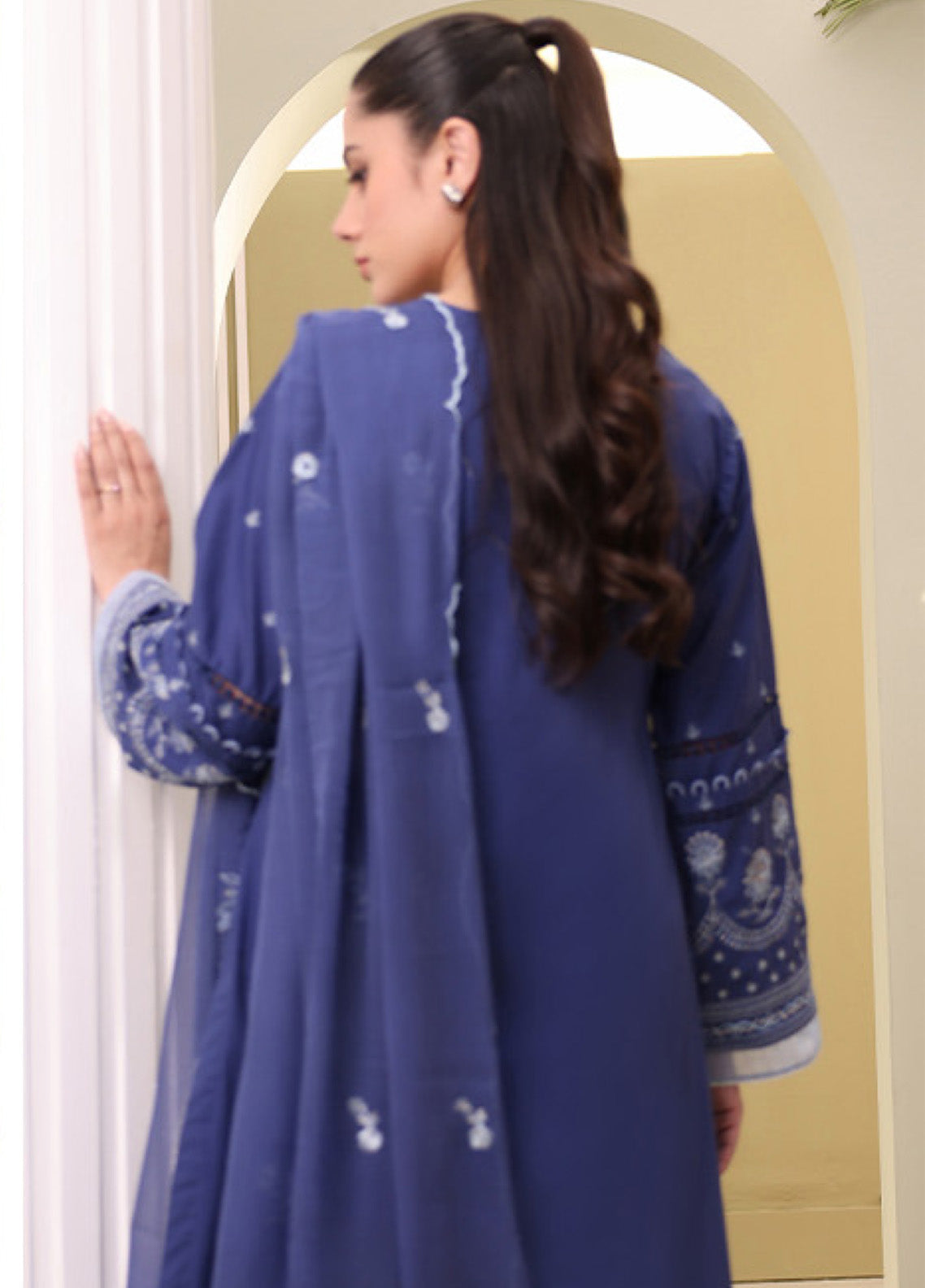 Zellbury Signature Embroidered Lawn 3 Piece Unstitched Suit WUS25E30297 Zellbury Signature Embroidered Lawn 3 Piece Unstitched Suit WUS25E30297