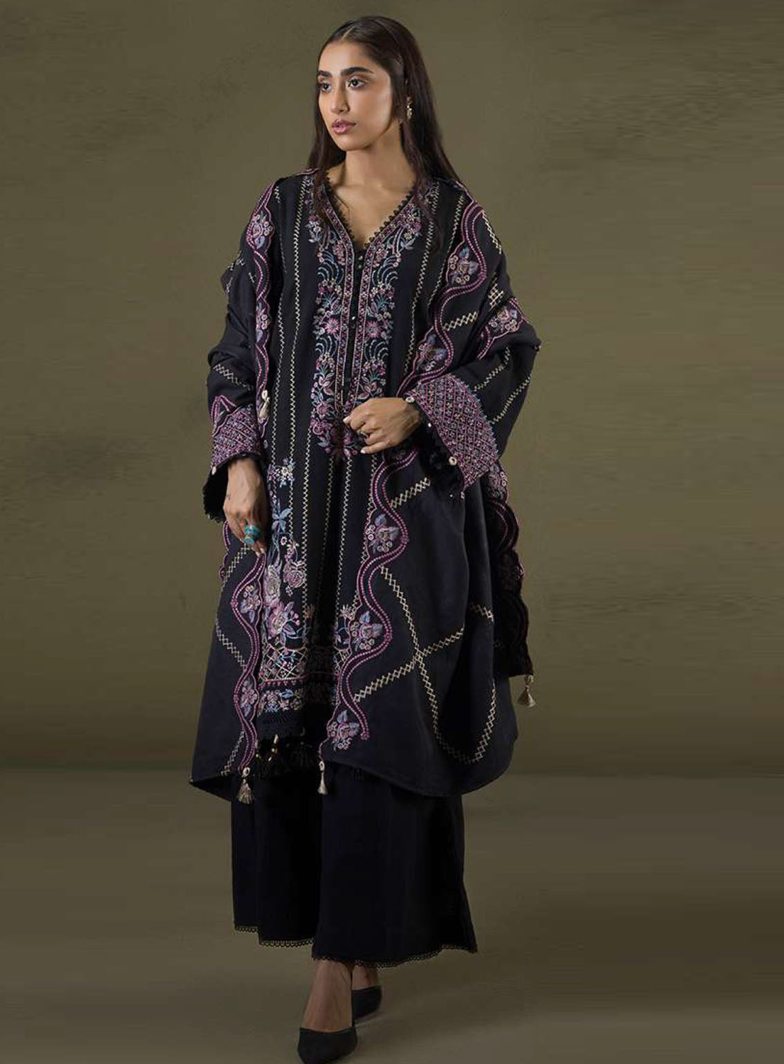 Zellbury Winter Shawl Embroidered Khaddar 3 Piece Unstitched Suit WUW25E30244 Zellbury Winter Shawl Embroidered Khaddar 3 Piece Unstitched Suit WUW25E30244