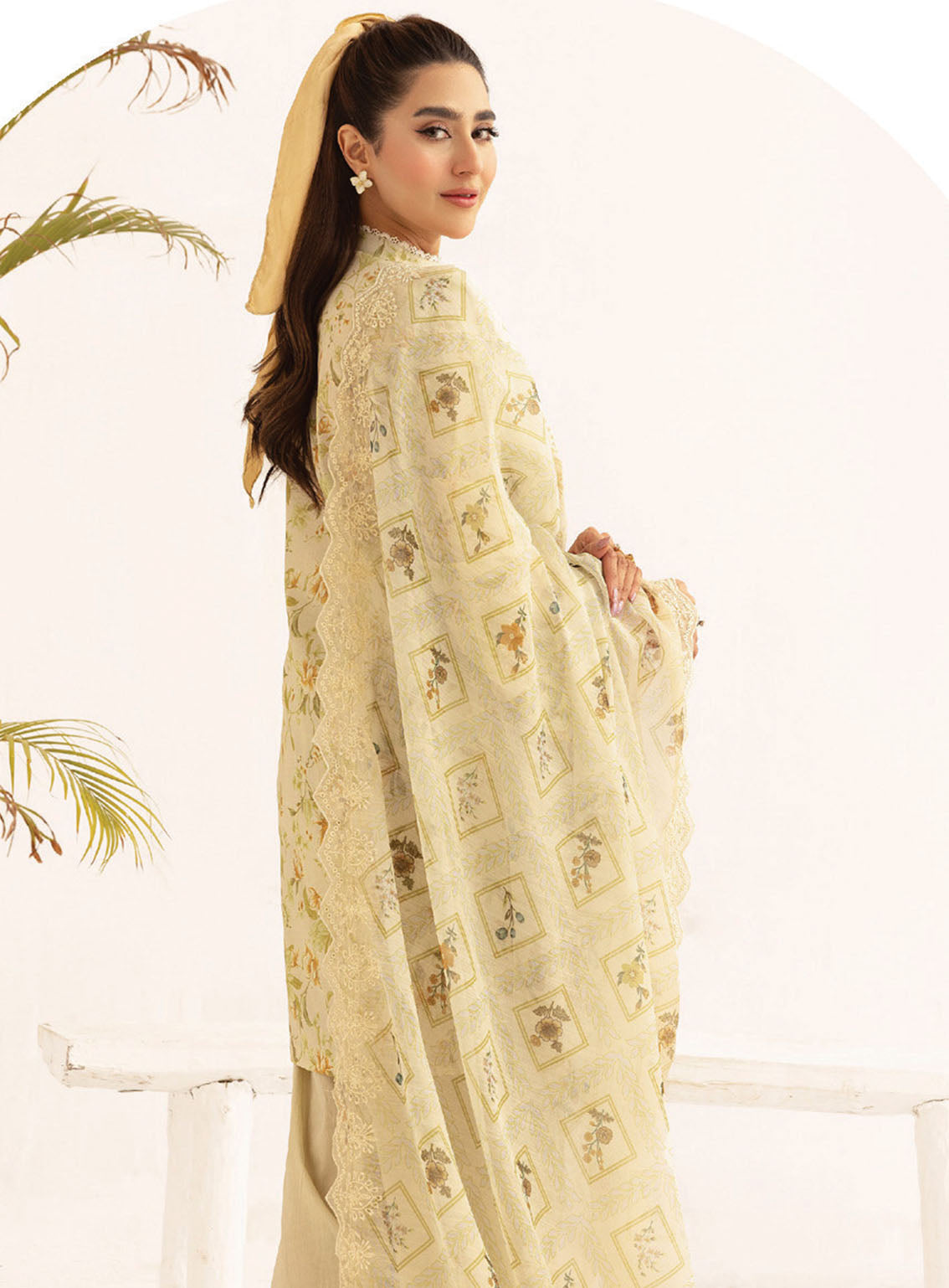 Zohra By Motifz Embroidered Lawn 3 Piece Unstitched Suit MT25FE D-5379 ZIYA Zohra By Motifz Embroidered Lawn 3 Piece Unstitched Suit MT25FE D-5379 ZIYA