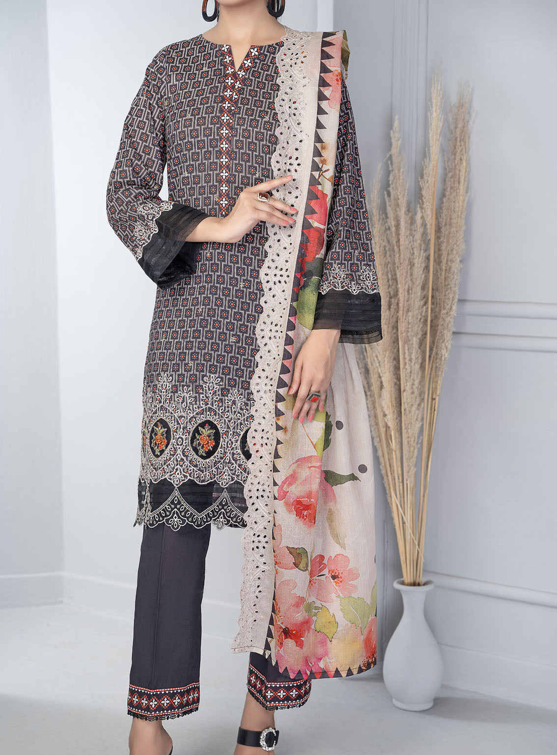 Zynah By VS Textile Chikankari Embroidered Lawn 3 Piece Unstitched Suit VS24ZV3 D-333 Zynah By VS Textile Chikankari Embroidered Lawn 3 Piece Unstitched Suit VS24ZV3 D-333