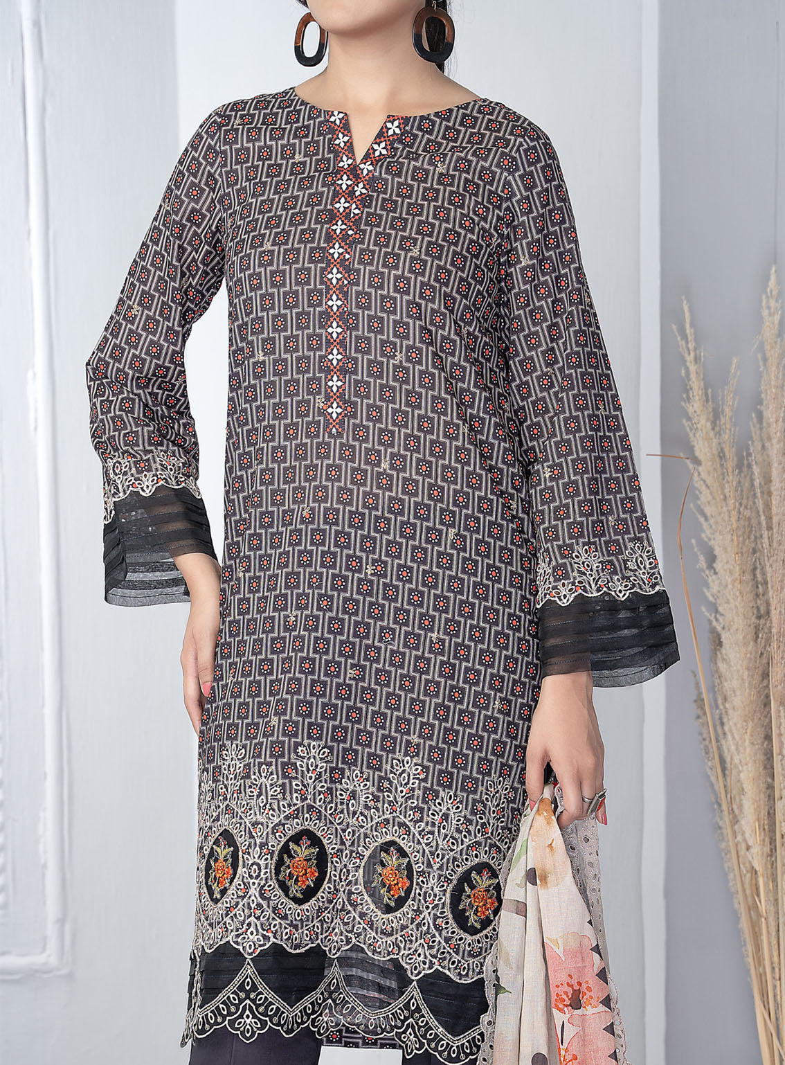 Zynah By VS Textile Chikankari Embroidered Lawn 3 Piece Unstitched Suit VS24ZV3 D-333 Zynah By VS Textile Chikankari Embroidered Lawn 3 Piece Unstitched Suit VS24ZV3 D-333