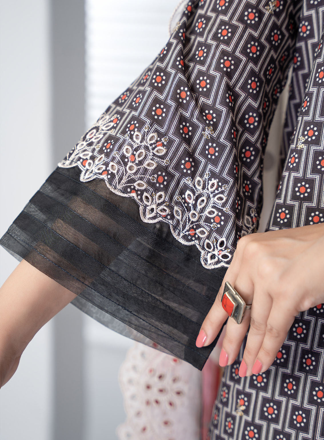 Zynah By VS Textile Chikankari Embroidered Lawn 3 Piece Unstitched Suit VS24ZV3 D-333 Zynah By VS Textile Chikankari Embroidered Lawn 3 Piece Unstitched Suit VS24ZV3 D-333