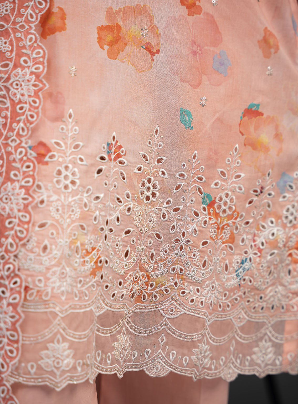 Zynah By VS Textile Chikankari Embroidered Lawn 3 Piece Unstitched Suit VS24ZV3 D-335 Zynah By VS Textile Chikankari Embroidered Lawn 3 Piece Unstitched Suit VS24ZV3 D-335