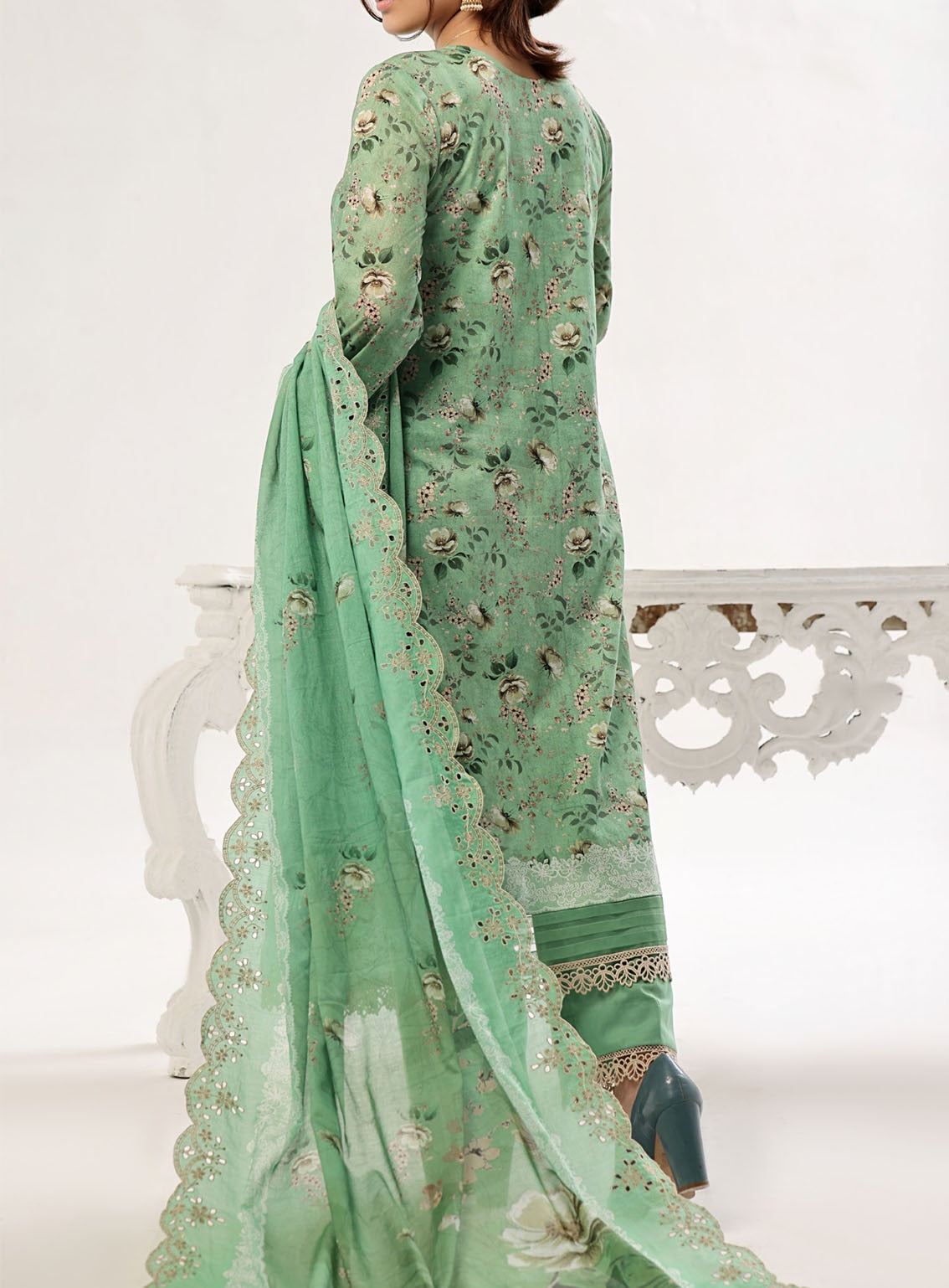 Zynah By VS Textile Chikankari Lawn 3 Piece Unstitched Suit VS24CL D-337 Zynah By VS Textile Chikankari Lawn 3 Piece Unstitched Suit VS24CL D-337