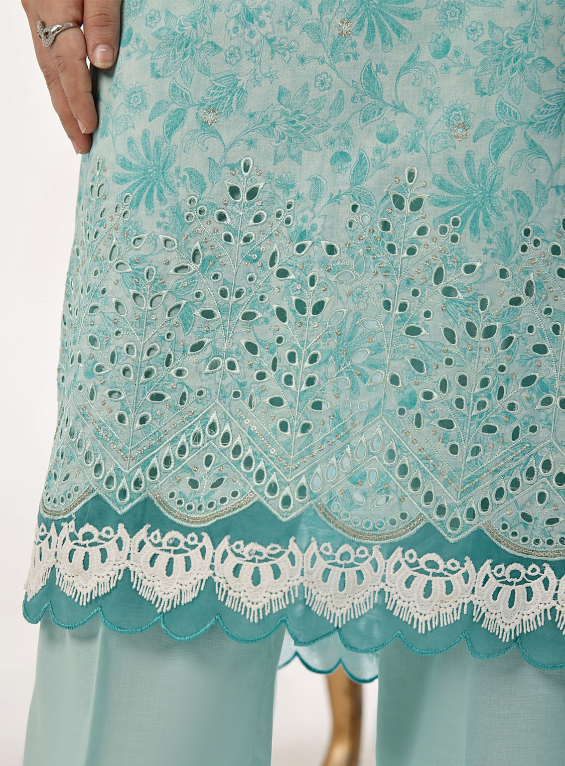 Zynah By VS Textile Chikankari Lawn 3 Piece Unstitched Suit VS24CL D-338 Zynah By VS Textile Chikankari Lawn 3 Piece Unstitched Suit VS24CL D-338