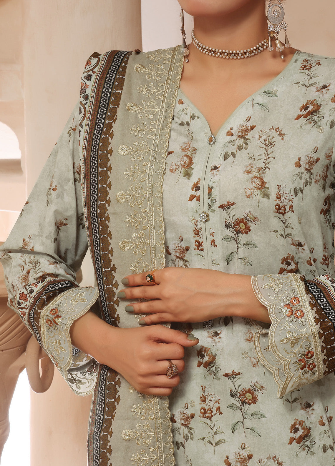 Zynah By VS Textile Embroidered Lawn 3 Piece Unstitched Suit VS25PCV9 D-600 Zynah By VS Textile Embroidered Lawn 3 Piece Unstitched Suit VS25PCV9 D-600