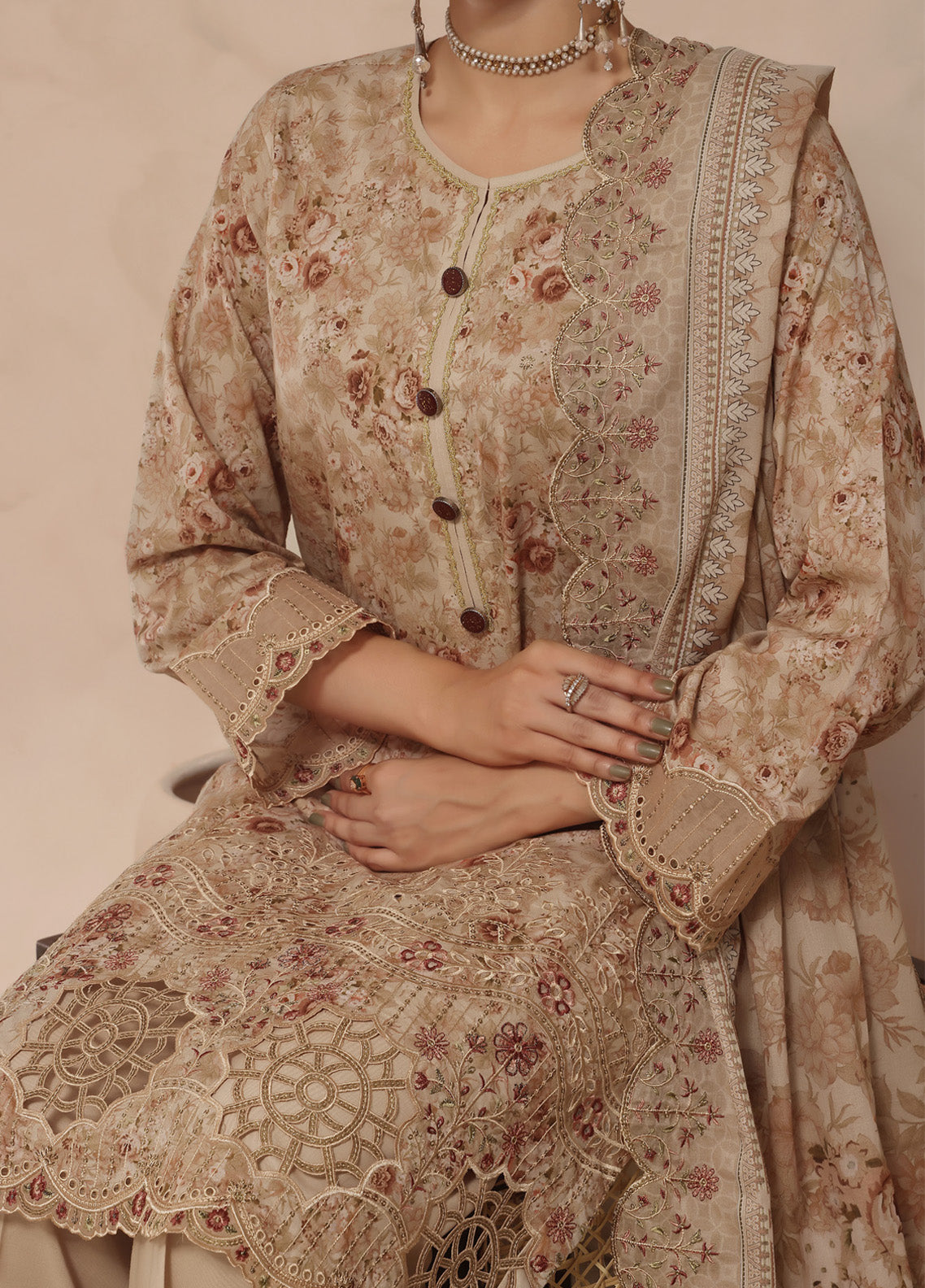 Zynah By VS Textile Embroidered Lawn 3 Piece Unstitched Suit VS25PCV9 D-605 Zynah By VS Textile Embroidered Lawn 3 Piece Unstitched Suit VS25PCV9 D-605