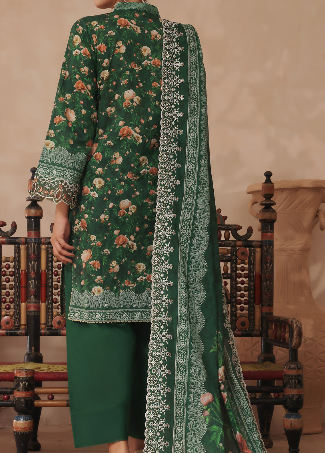 Zynah By VS Textile Embroidered Lawn 3 Piece Unstitched Suit VS25PCV9 D-609 Zynah By VS Textile Embroidered Lawn 3 Piece Unstitched Suit VS25PCV9 D-609