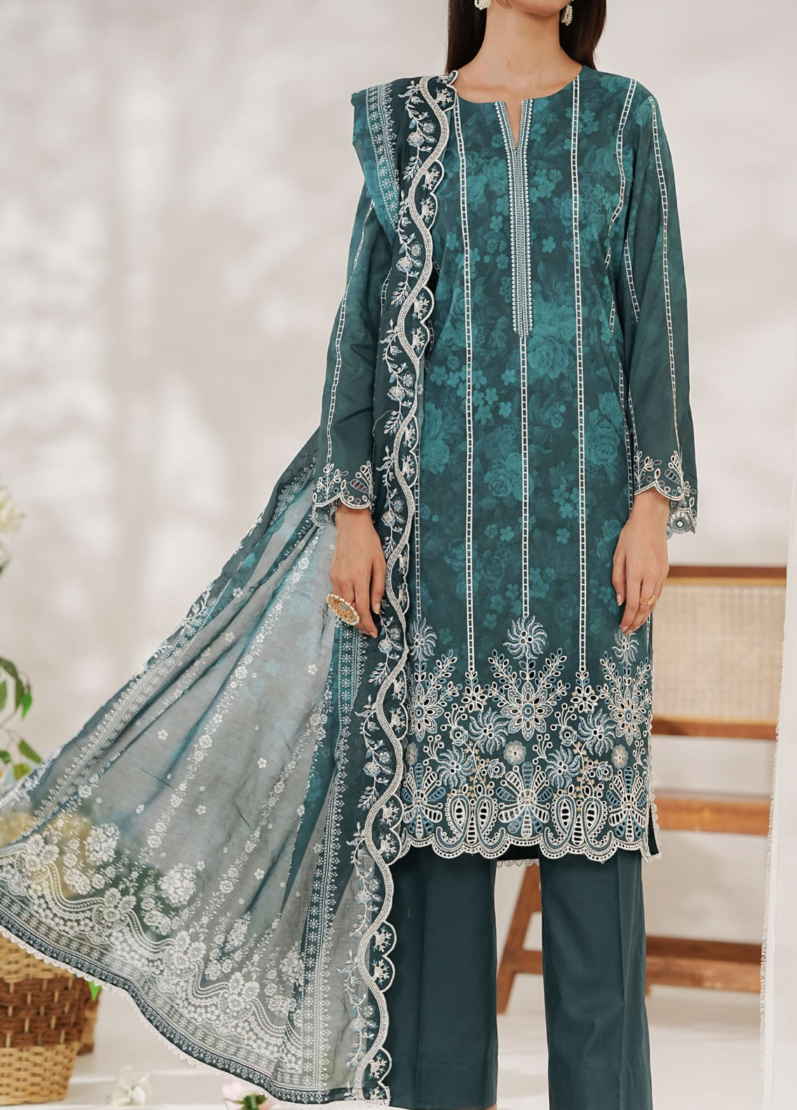 Zynah By VS Textile Premium Chikankari Lawn 3 Piece Unstitched Suit VS26ZPCV1 D-689 Zynah By VS Textile Premium Chikankari Lawn 3 Piece Unstitched Suit VS26ZPCV1 D-689