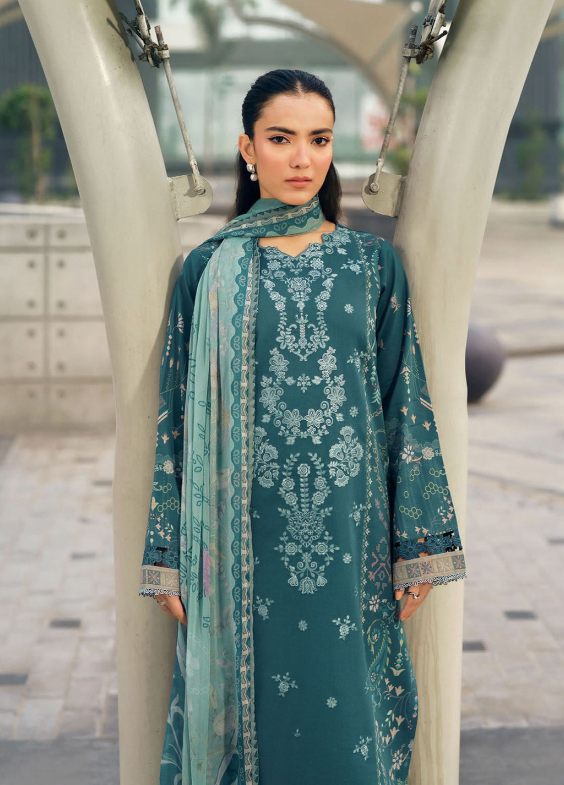 Zync By Florent Embroidered Lawn 3 Piece Unstitched Suit FL26ZSEV2 D-8A Zync By Florent Embroidered Lawn 3 Piece Unstitched Suit FL26ZSEV2 D-8A