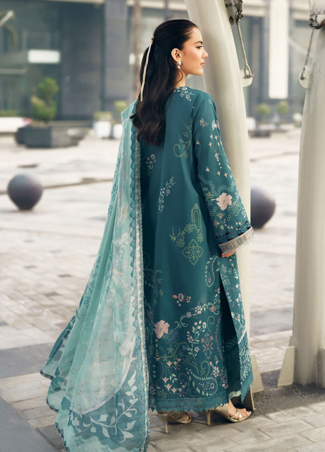 Zync By Florent Embroidered Lawn 3 Piece Unstitched Suit FL26ZSEV2 D-8A Zync By Florent Embroidered Lawn 3 Piece Unstitched Suit FL26ZSEV2 D-8A