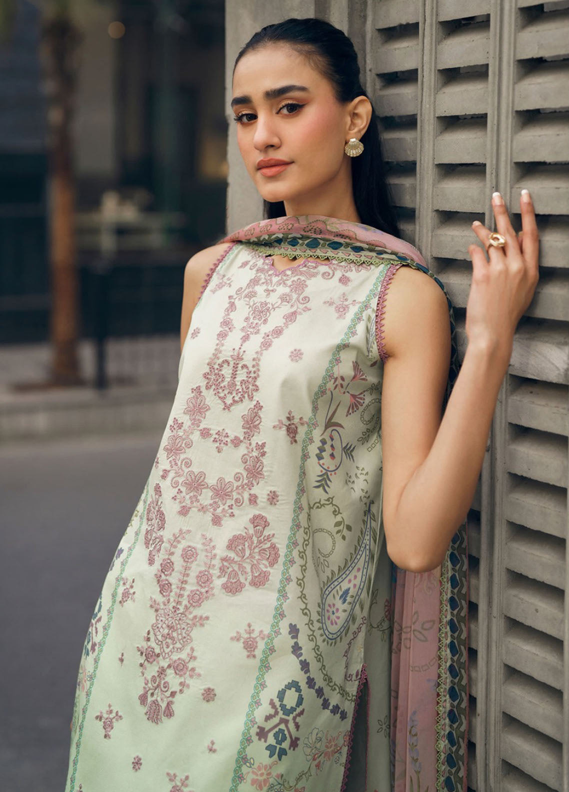 Zync By Florent Embroidered Lawn 3 Piece Unstitched Suit FL26ZSEV2 D-8B Zync By Florent Embroidered Lawn 3 Piece Unstitched Suit FL26ZSEV2 D-8B