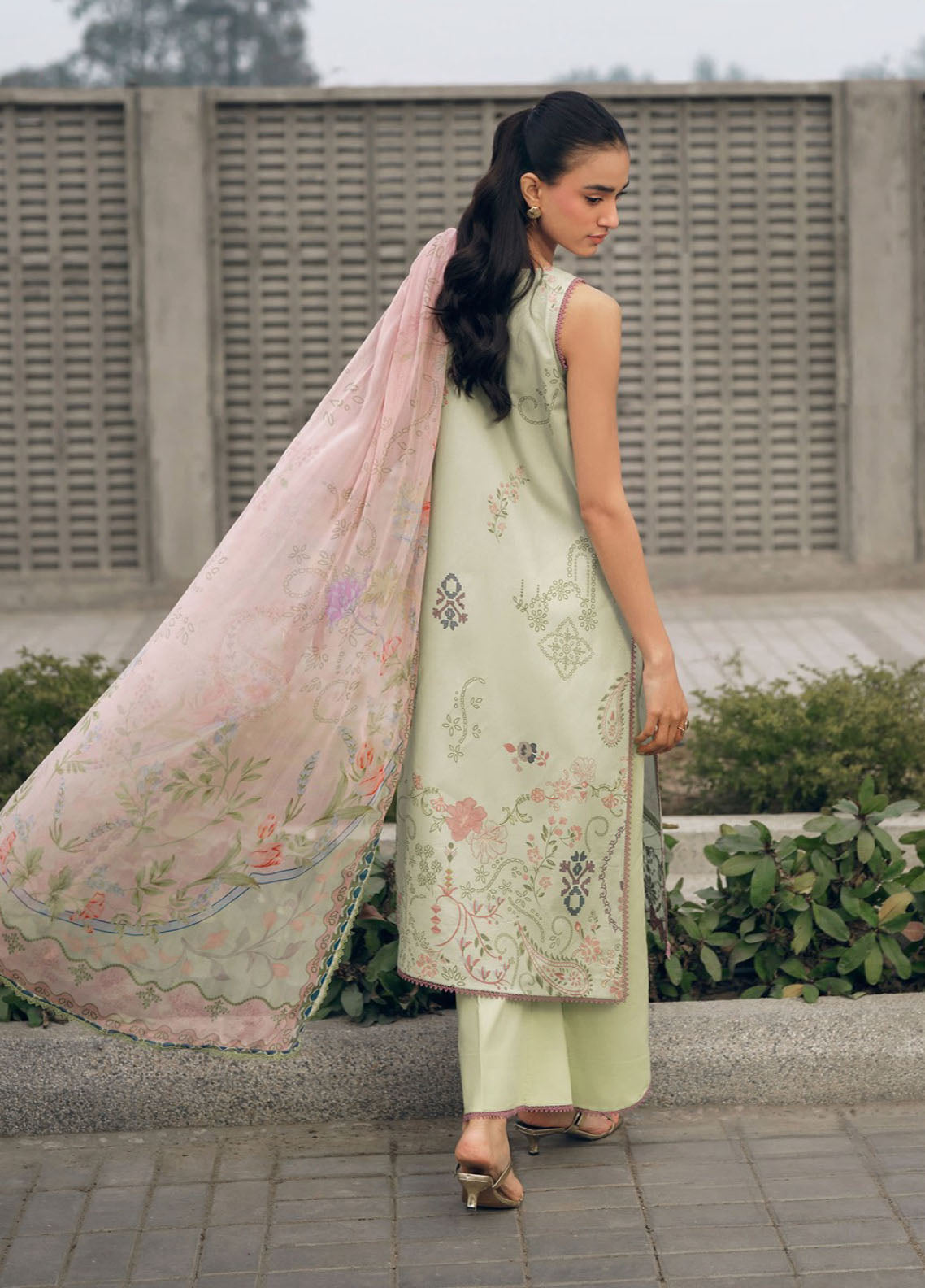 Zync By Florent Embroidered Lawn 3 Piece Unstitched Suit FL26ZSEV2 D-8B Zync By Florent Embroidered Lawn 3 Piece Unstitched Suit FL26ZSEV2 D-8B