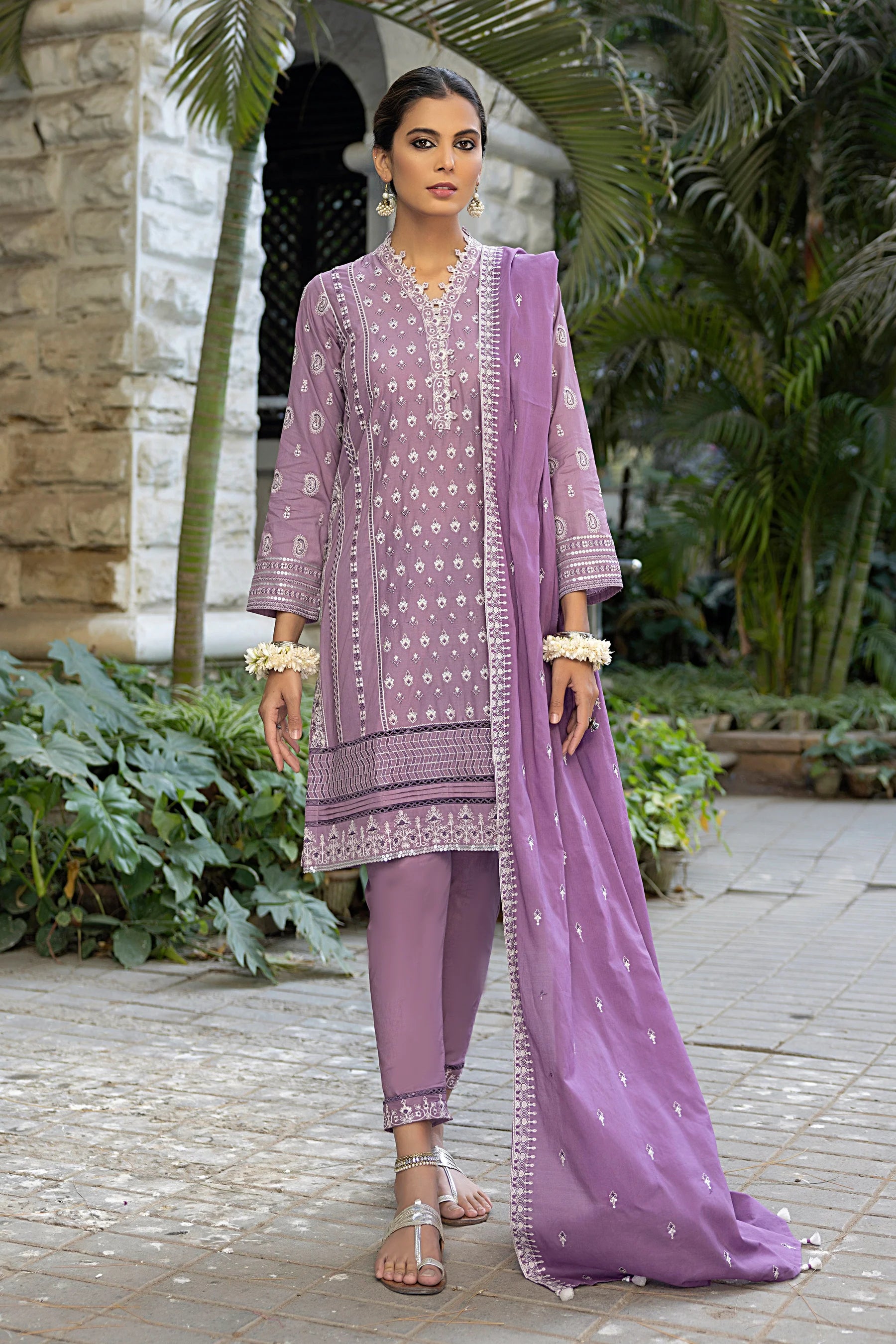 D#0024 LSM Lakhany Luckhnowi Premium Emb Lawn Edition 323 D#0024 LSM Lakhany Luckhnowi Premium Emb Lawn Edition 323