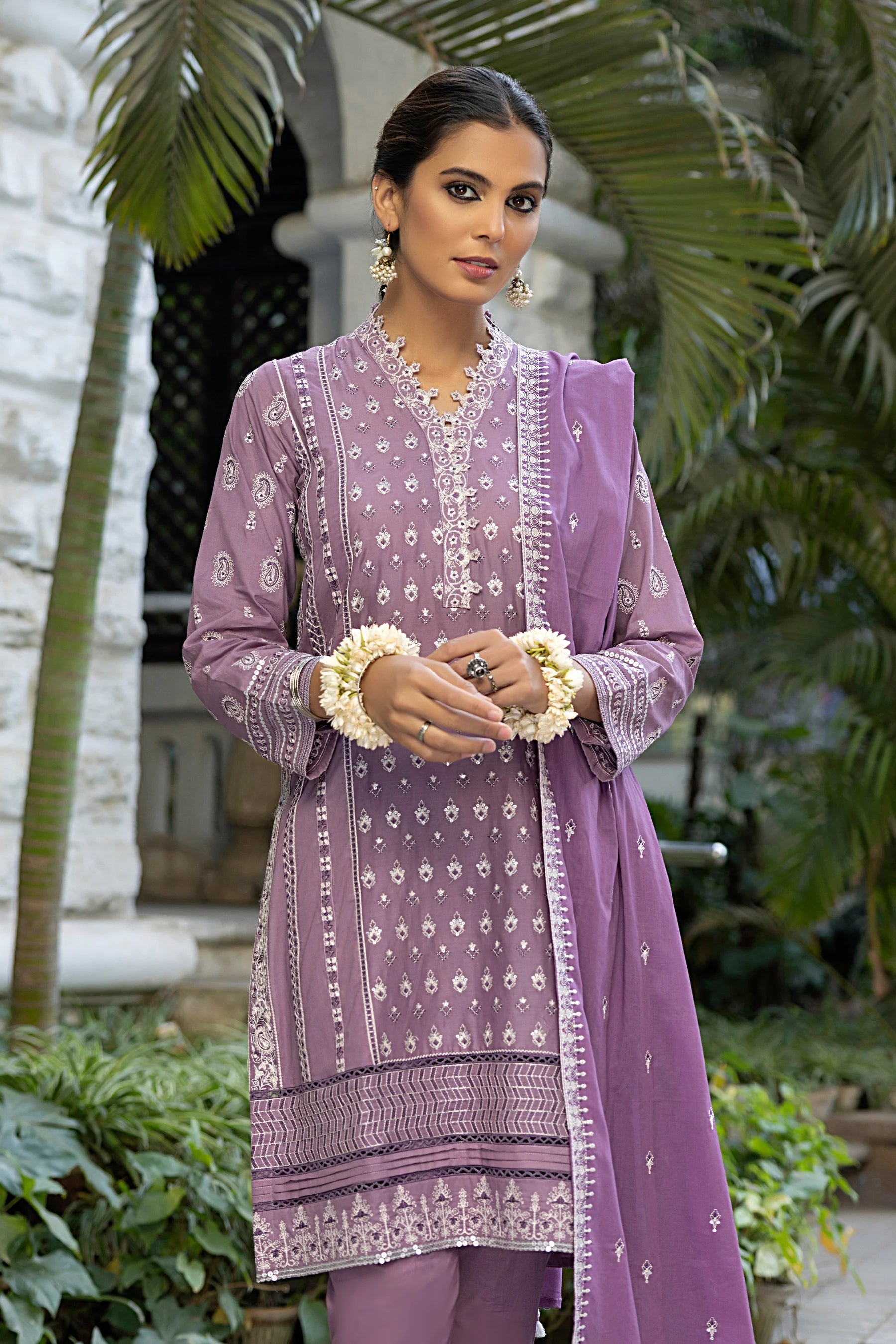 D#0024 LSM Lakhany Luckhnowi Premium Emb Lawn Edition 323 D#0024 LSM Lakhany Luckhnowi Premium Emb Lawn Edition 323