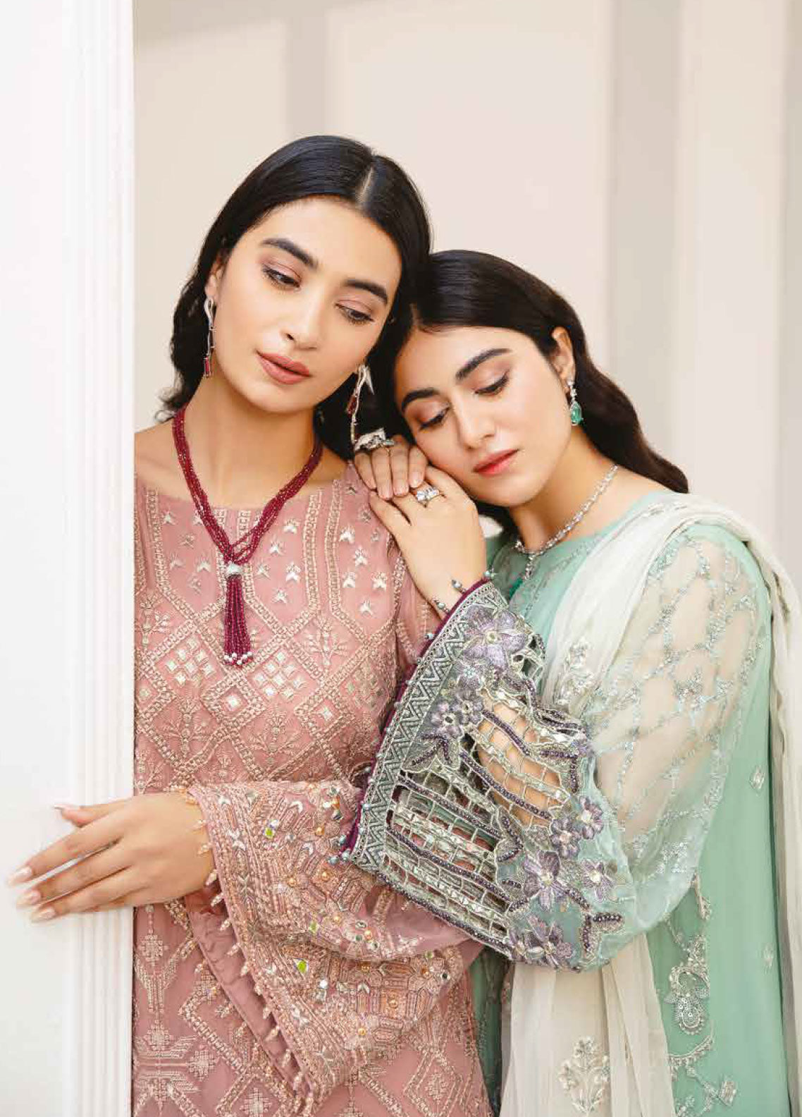 Safeera By Flossie Embroidered Chiffon Unstitched 3 Piece Suit - 01 Safeera By Flossie Embroidered Chiffon Unstitched 3 Piece Suit - 01