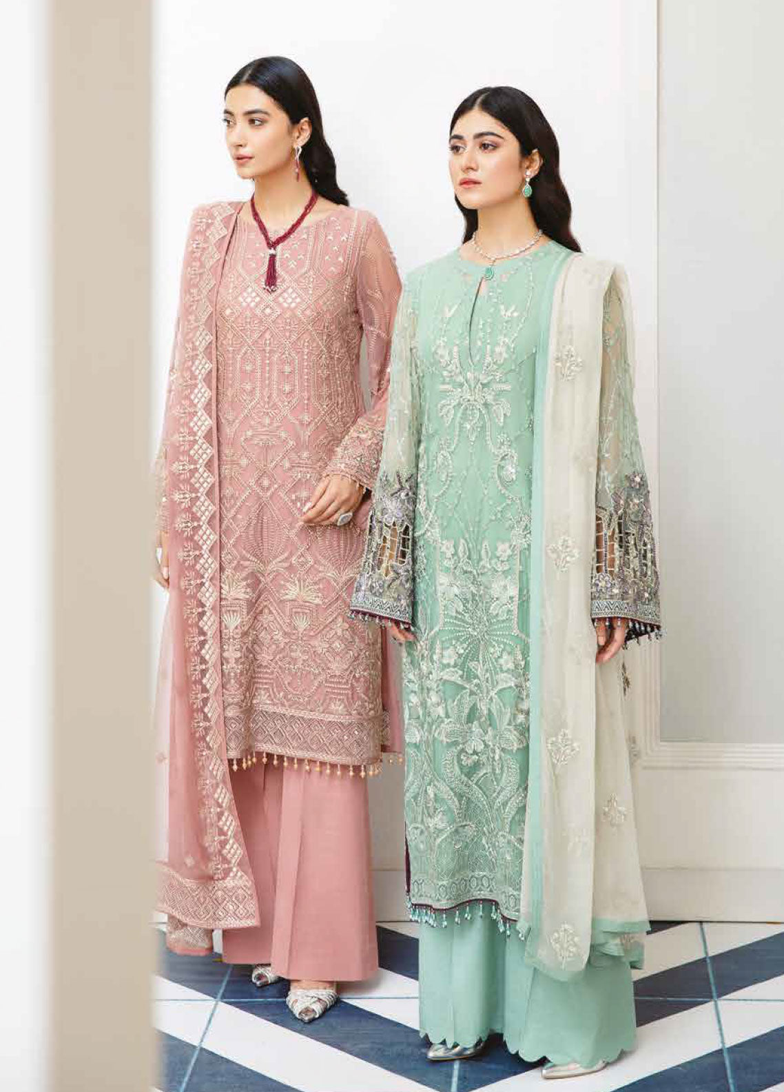 Safeera By Flossie Embroidered Chiffon Unstitched 3 Piece Suit - 01 Safeera By Flossie Embroidered Chiffon Unstitched 3 Piece Suit - 01