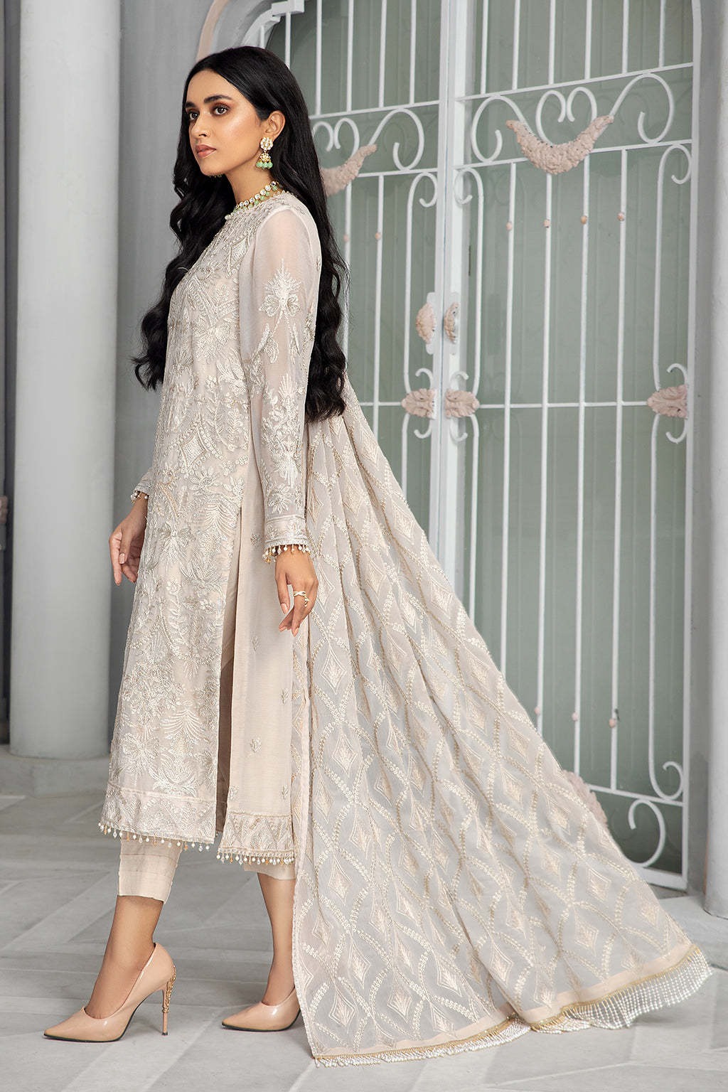 Bahaar by Zarif Embroidered Chiffon Unstitched 3 Piece Suit - ZB 08 FAUNA Bahaar by Zarif Embroidered Chiffon Unstitched 3 Piece Suit - ZB 08 FAUNA