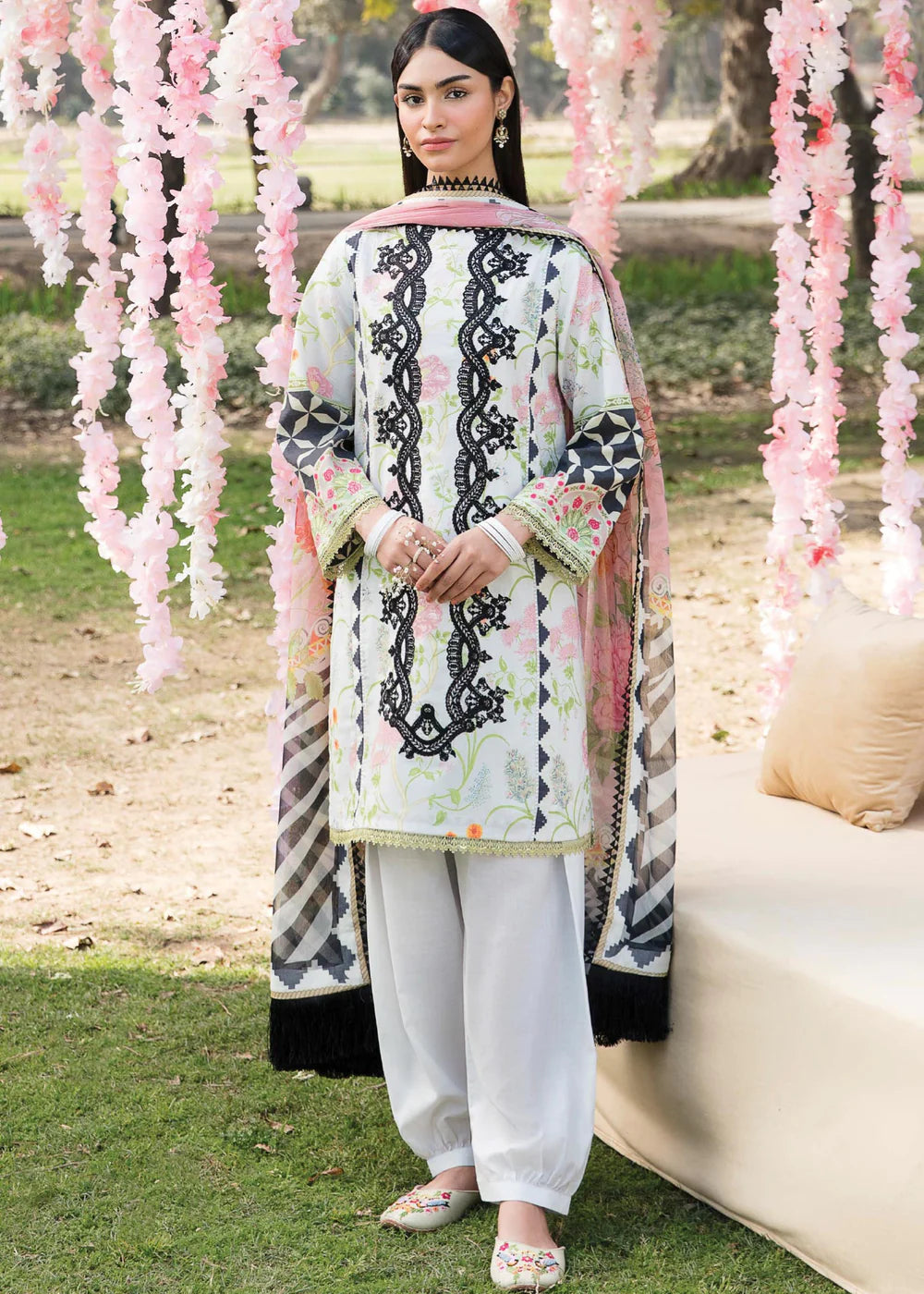 Bahar By Afrozeh Printed Lawn Unstitched 3 Piece Suit - 03 Bahar By Afrozeh Printed Lawn Unstitched 3 Piece Suit - 03