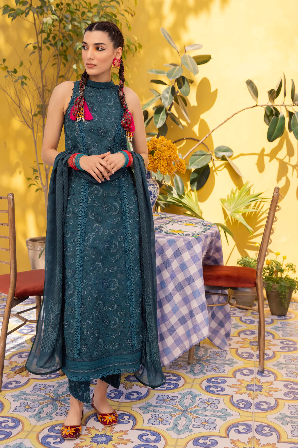 D#03 Iznik Ilaria Luxury Emb Lawn Collection 323 D#03 Iznik Ilaria Luxury Emb Lawn Collection 323