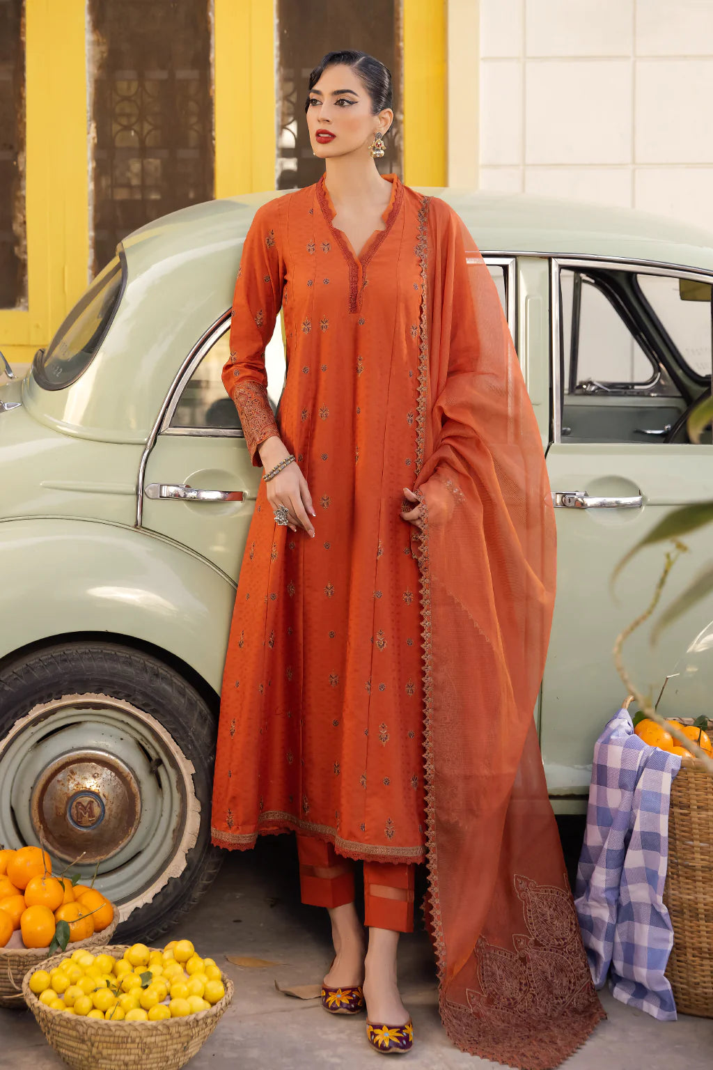 D#08 Iznik Ilaria Luxury Emb Lawn Collection 323 D#08 Iznik Ilaria Luxury Emb Lawn Collection 323