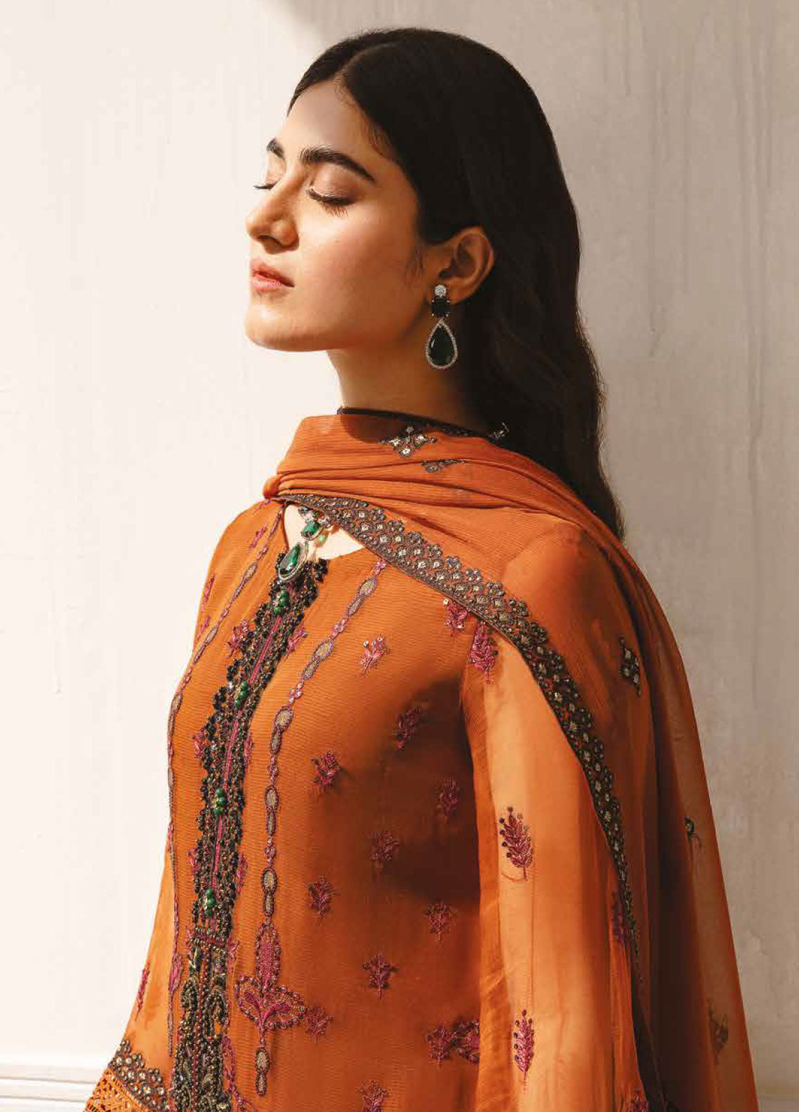 Safeera By Flossie Embroidered Chiffon Unstitched 3 Piece Suit - 05 Safeera By Flossie Embroidered Chiffon Unstitched 3 Piece Suit - 05