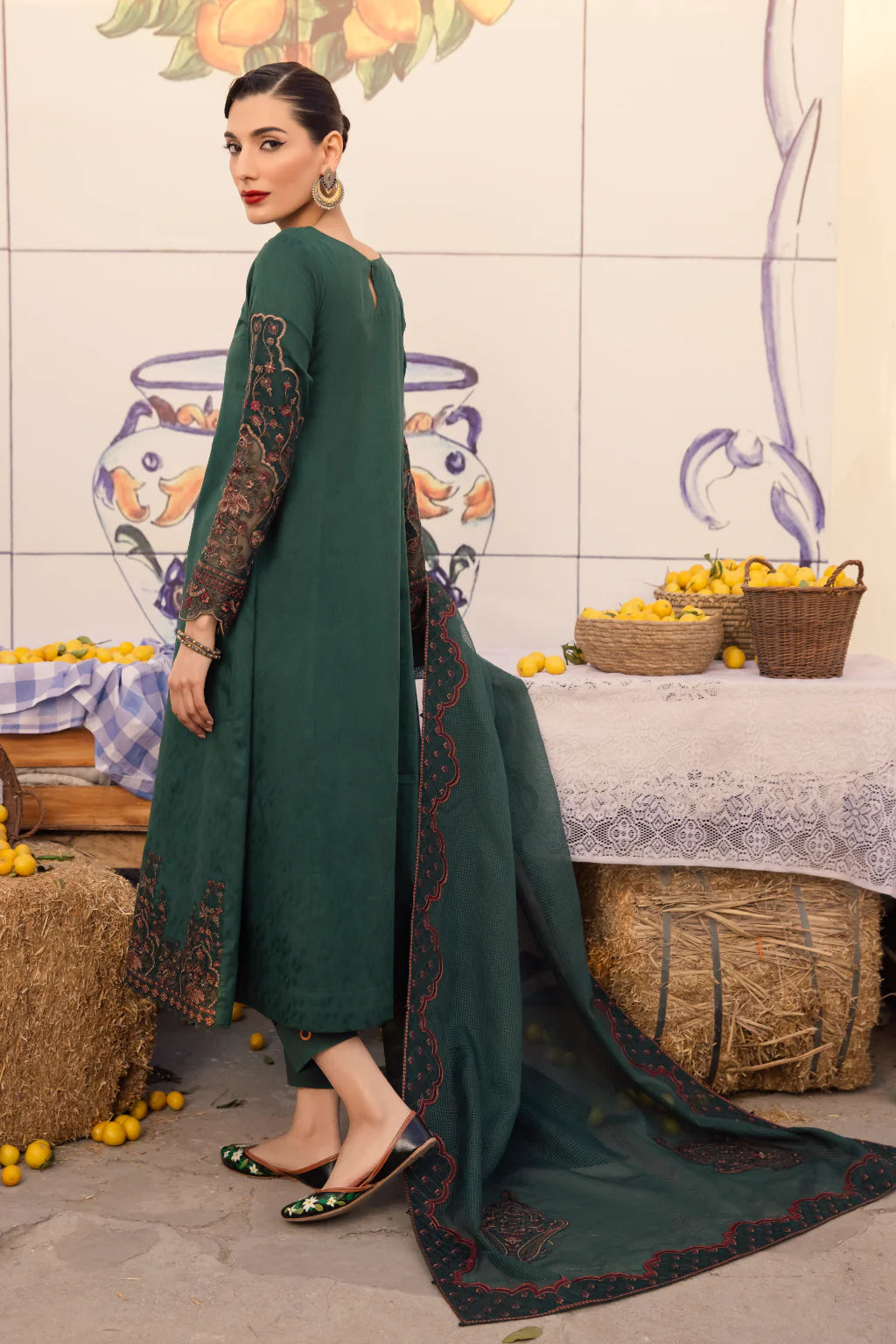 D#07 Iznik Ilaria Luxury Emb Lawn Collection 323 D#07 Iznik Ilaria Luxury Emb Lawn Collection 323