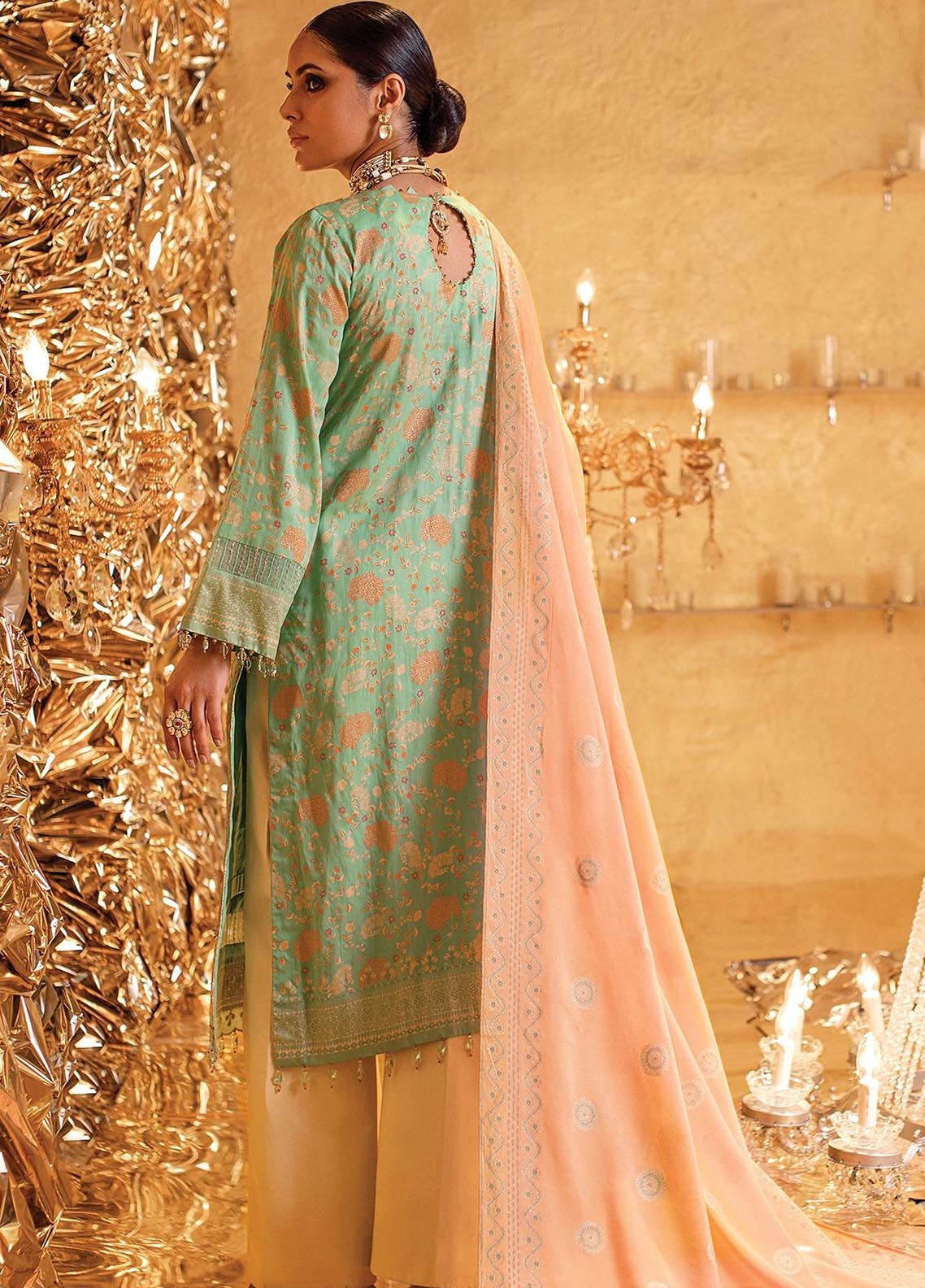 D#16F AlKaram Festive Winter Collection 1122 3Pc D#16F AlKaram Festive Winter Collection 1122 3Pc