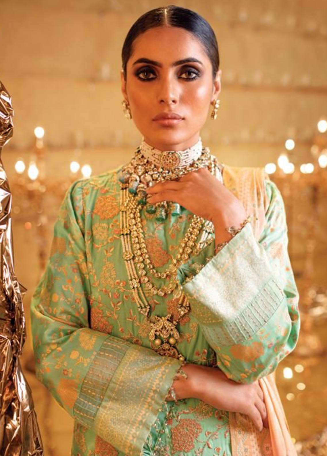 D#16F AlKaram Festive Winter Collection 1122 3Pc D#16F AlKaram Festive Winter Collection 1122 3Pc