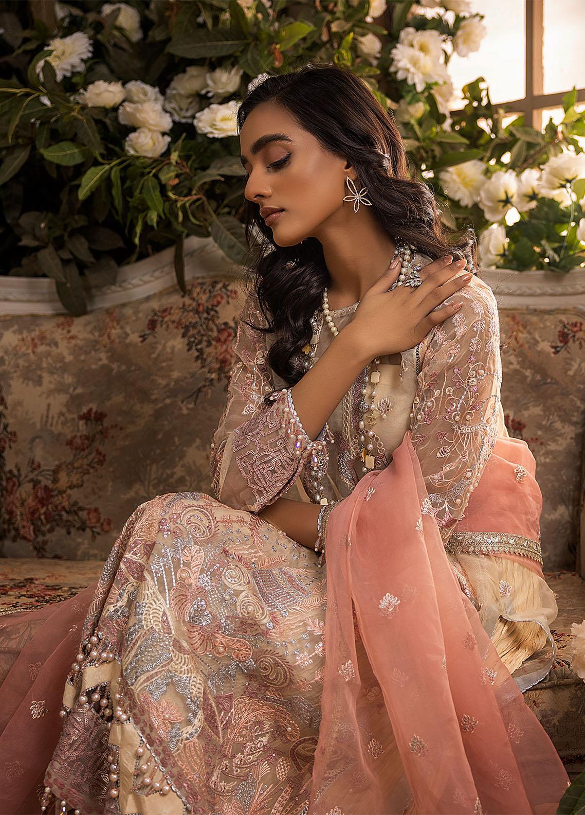 Nikhaar By Awwal Embroidered Organza Unstitched 4 Piece Suit - 01 Nikhaar By Awwal Embroidered Organza Unstitched 4 Piece Suit - 01
