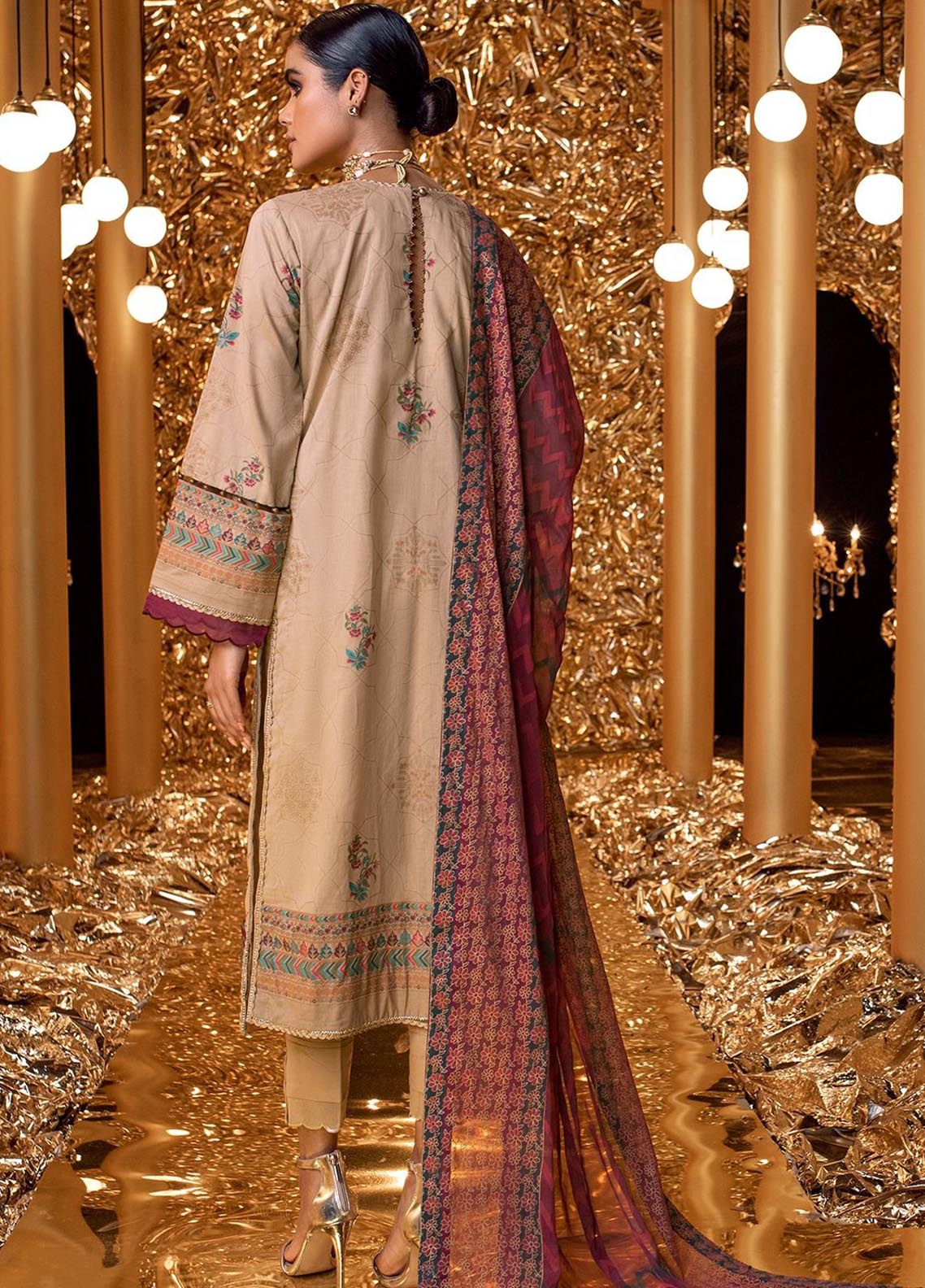 D#10C AlKaram Festive Winter Collection 1122 3Pc D#10C AlKaram Festive Winter Collection 1122 3Pc
