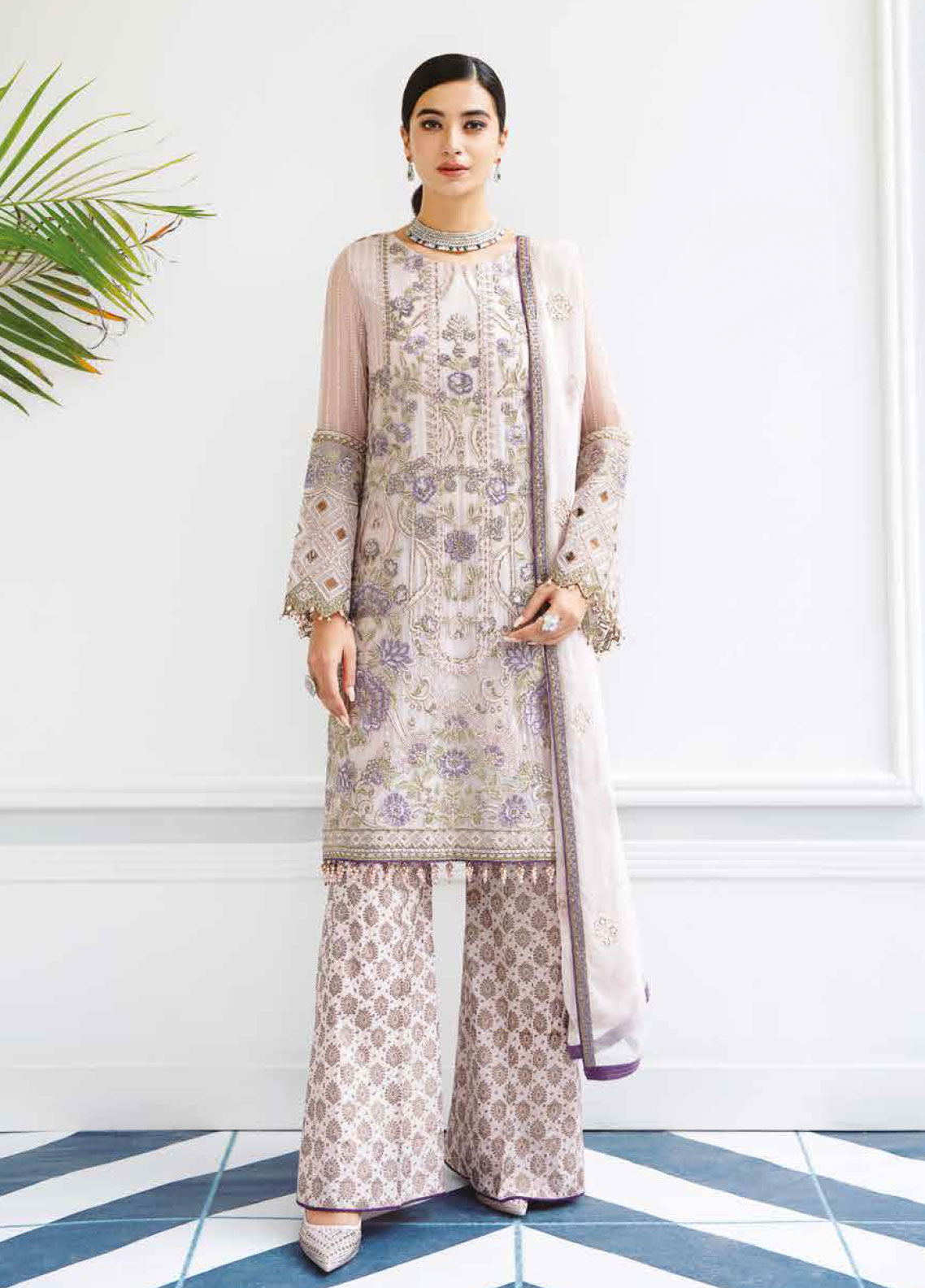 Safeera By Flossie Embroidered Chiffon Unstitched 3 Piece Suit - 07 Safeera By Flossie Embroidered Chiffon Unstitched 3 Piece Suit - 07