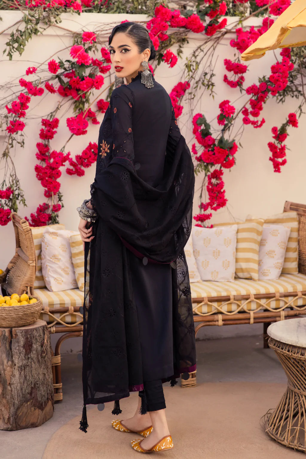 D#05 Iznik Ilaria Luxury Emb Lawn Collection 323 D#05 Iznik Ilaria Luxury Emb Lawn Collection 323