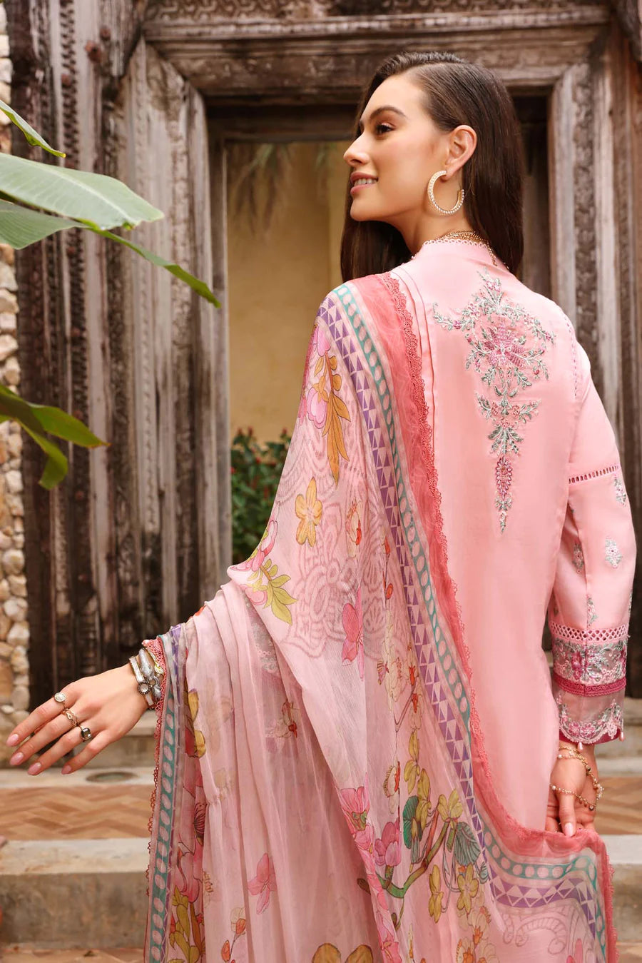 D#8B Noor By Saadia Asad Luxury Chikankari Lawn Collection 323 D#8B Noor By Saadia Asad Luxury Chikankari Lawn Collection 323