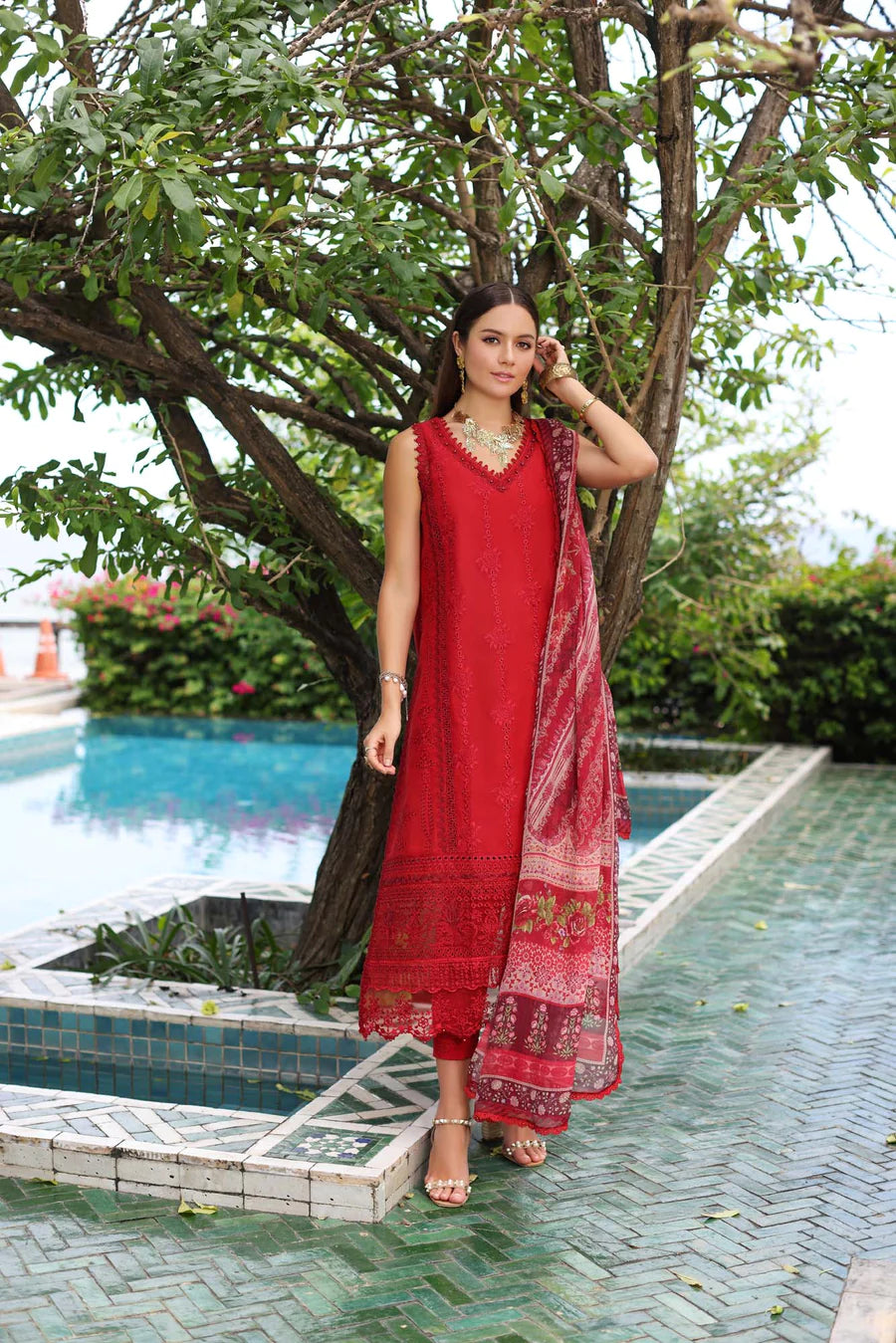 D#4B Noor By Saadia Asad Luxury Chikankari Lawn Collection 323 D#4B Noor By Saadia Asad Luxury Chikankari Lawn Collection 323