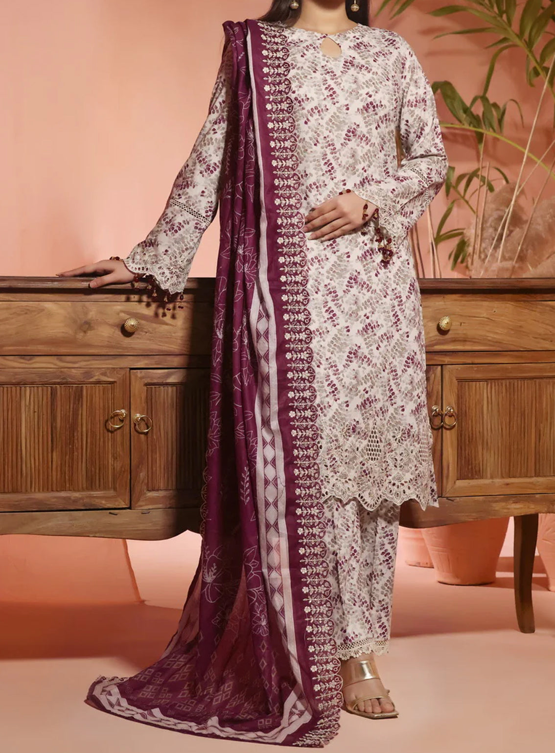 Aiza & Momina By VS Textile Embroidered Lawn Unstitched 3 Piece Suit - VS24AMC1 26 Aiza & Momina By VS Textile Embroidered Lawn Unstitched 3 Piece Suit - VS24AMC1 26