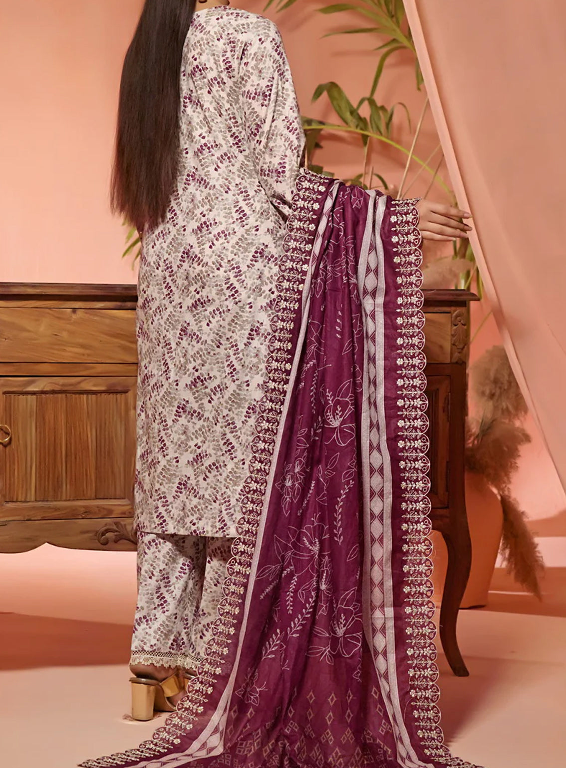 Aiza & Momina By VS Textile Embroidered Lawn Unstitched 3 Piece Suit - VS24AMC1 26 Aiza & Momina By VS Textile Embroidered Lawn Unstitched 3 Piece Suit - VS24AMC1 26