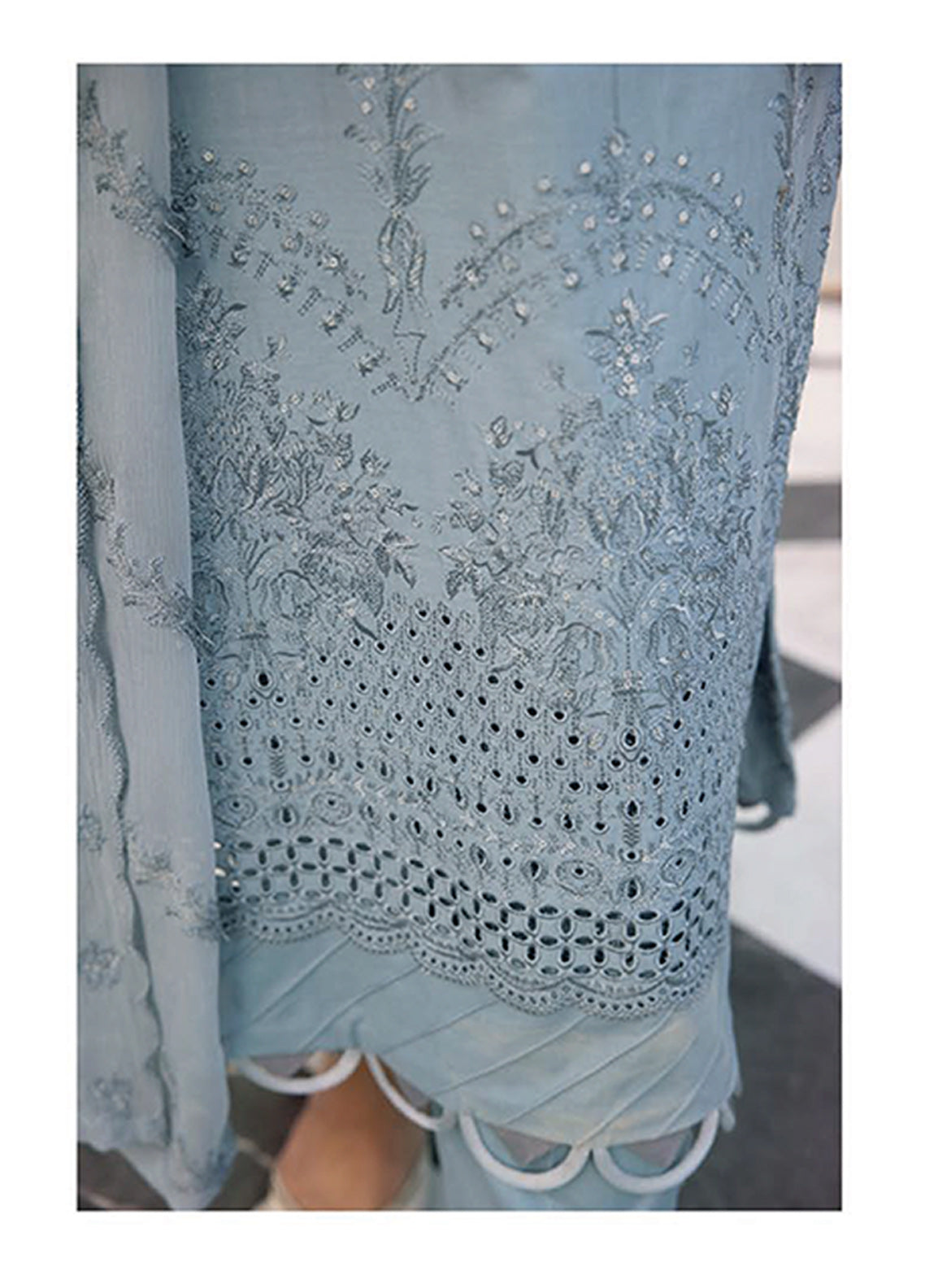 Azure By Aalaya Embroidered Lawn Unstitched 3 Piece Suit - 08 Azure By Aalaya Embroidered Lawn Unstitched 3 Piece Suit - 08