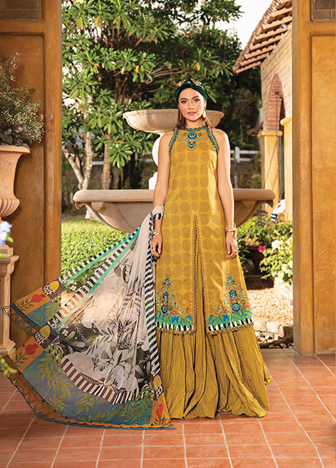 D#1711B Maria B M Print Emb Lawn Collection 223 D#1711B Maria B M Print Emb Lawn Collection 223