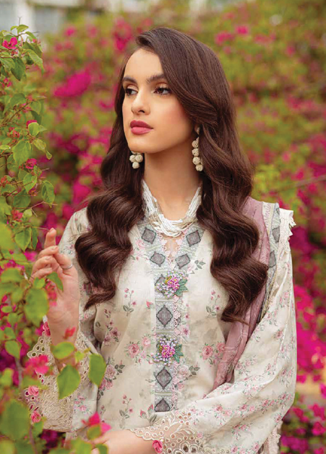 D#7B Zarqash Tresor Luxe Emb Lawn Collection 323 D#7B Zarqash Tresor Luxe Emb Lawn Collection 323