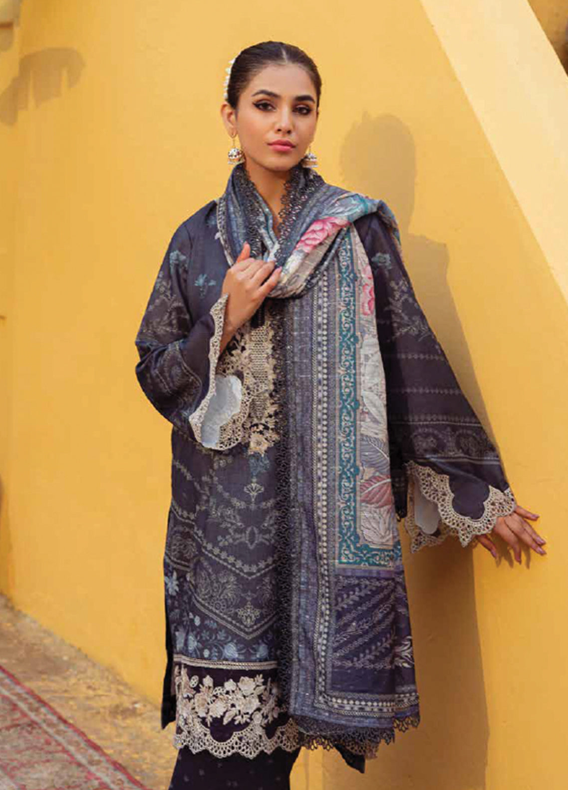 D#5B Zarqash Tresor Luxe Emb Lawn Collection 323 D#5B Zarqash Tresor Luxe Emb Lawn Collection 323
